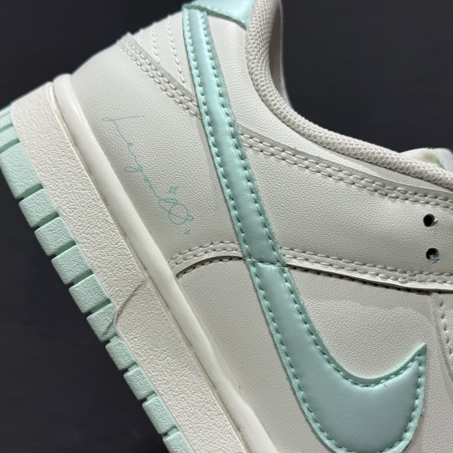 Nike Dunk Low 薄荷曼波 当杏仁奶白拥抱一缕薄荷蓝的风 WC0212-017 Nike Dunk Low 薄荷曼波 当杏仁奶白拥抱一缕薄荷蓝的风 WC0212-017