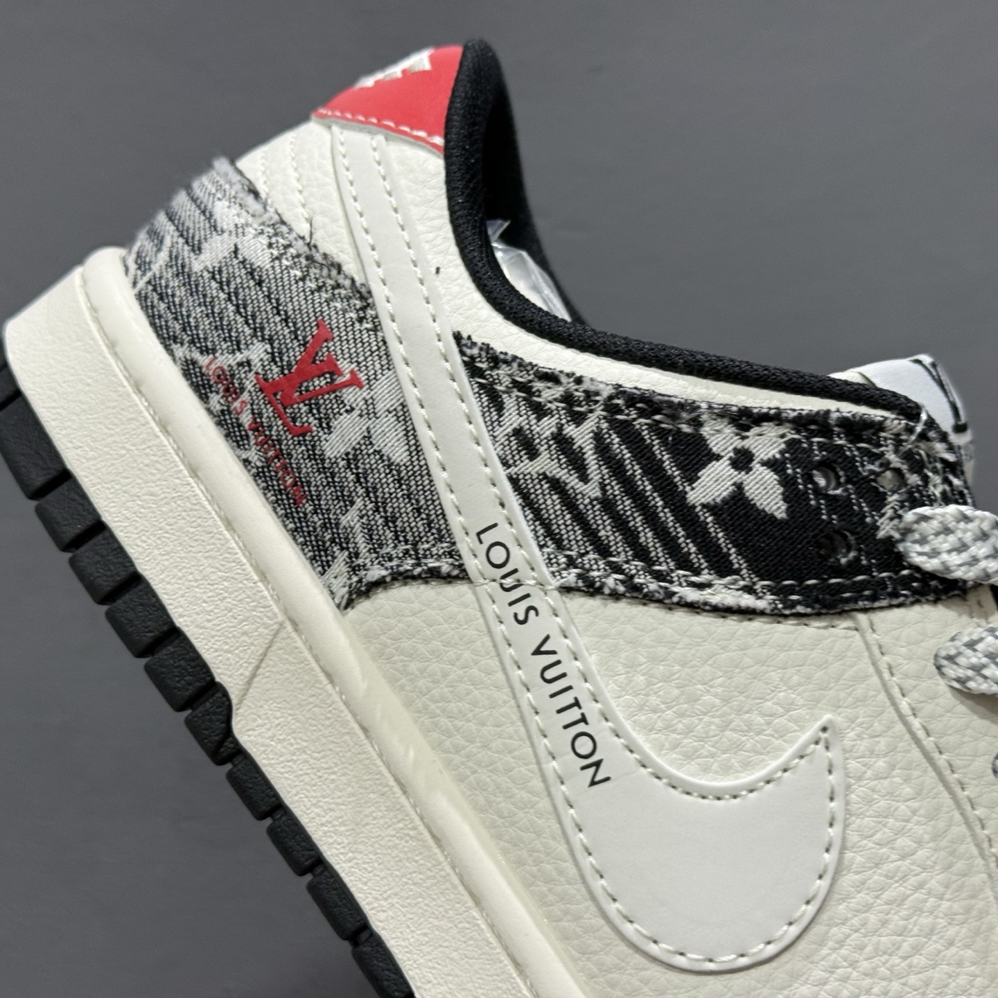 Louis Vuitton x Nike Dunk Low 黑牛仔白勾勾 FC1688-233 Louis Vuitton x Nike Dunk Low 黑牛仔白勾勾 FC1688-233