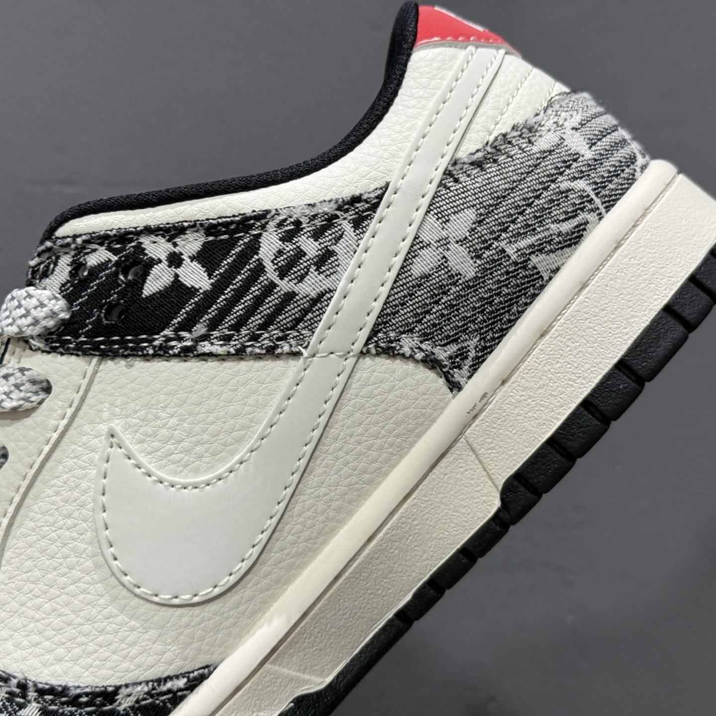 Louis Vuitton x Nike Dunk Low 黑牛仔白勾勾 FC1688-233 Louis Vuitton x Nike Dunk Low 黑牛仔白勾勾 FC1688-233