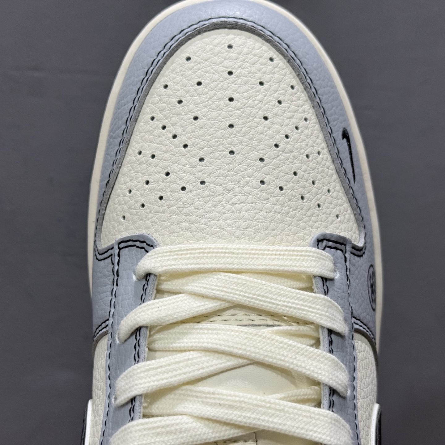 独家实拍Nike SB Dunk Low 斯图西联名 灰黑勾 周年高端定制 低帮休闲板鞋 XS6089-596