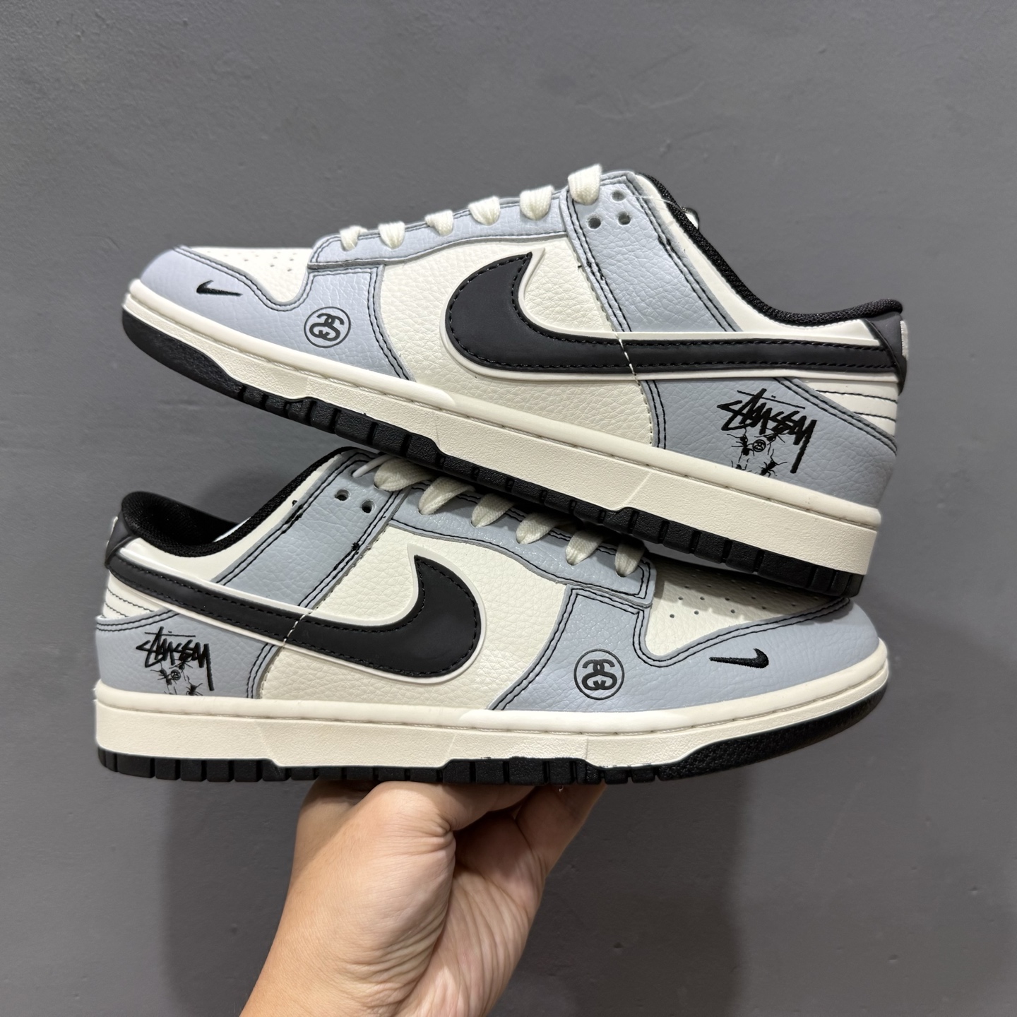 独家实拍Nike SB Dunk Low 斯图西联名 灰黑勾 周年高端定制 低帮休闲板鞋 XS6089-596