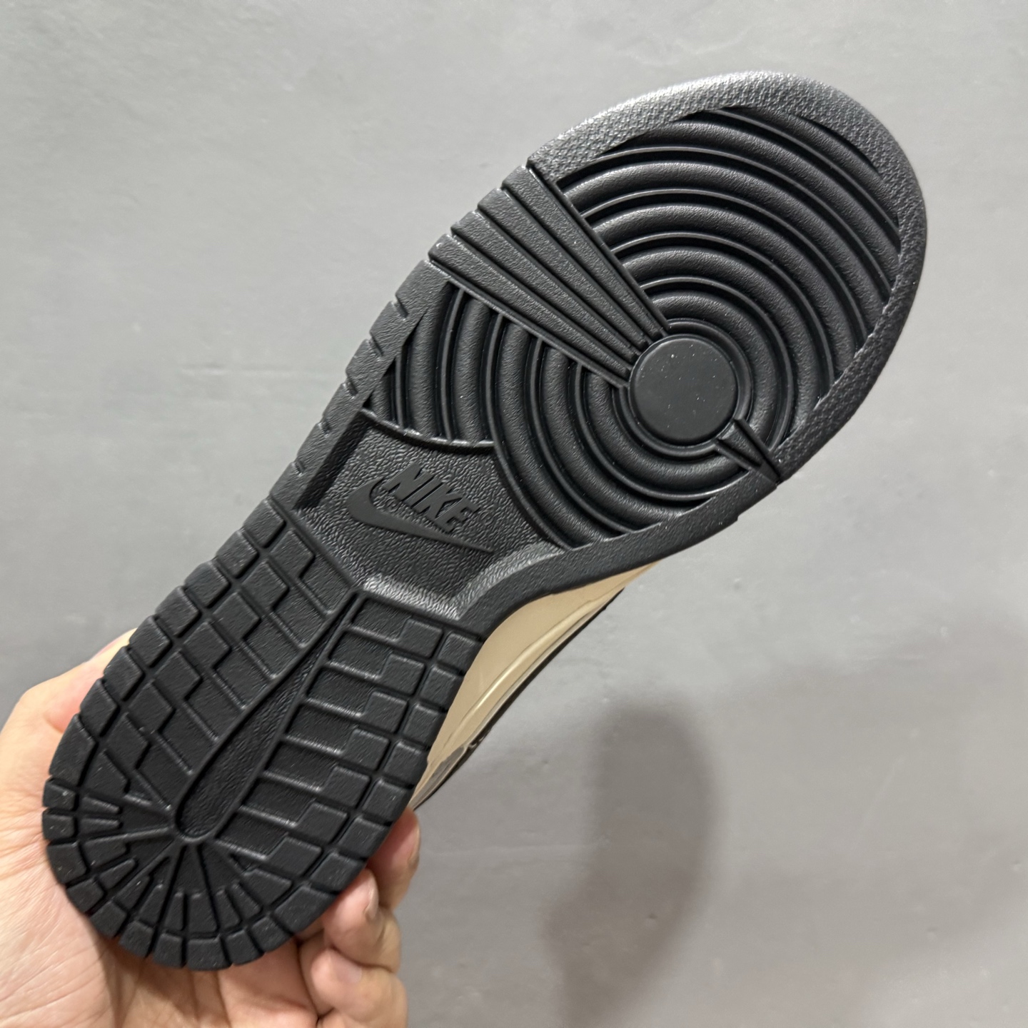 独家实拍Nike SB Dunk Low 斯图西联名 灰黑勾 周年高端定制 低帮休闲板鞋 XS6089-596