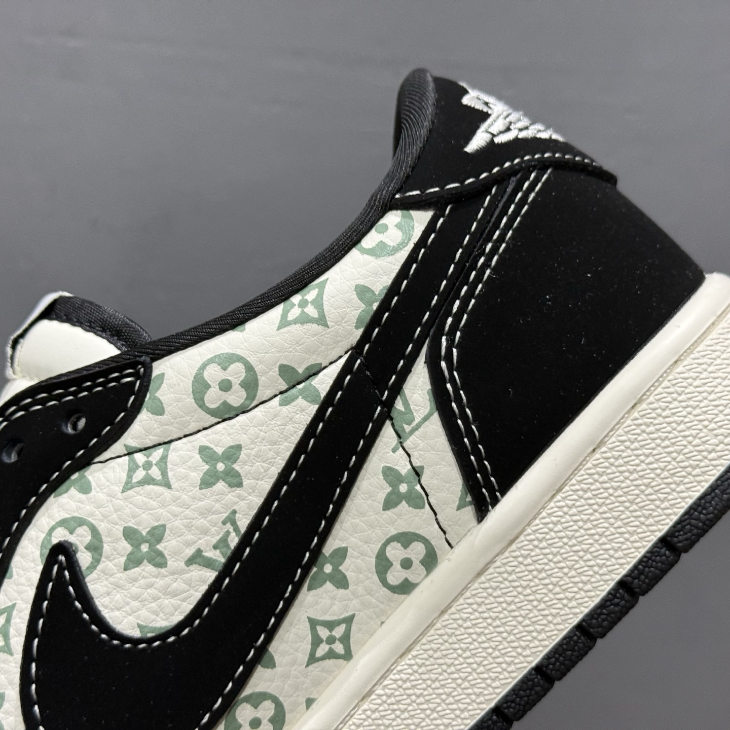 XC版Fragment x Travis Scott x LV Air Jordan 1 Low 三方联名倒钩  LX1988-200