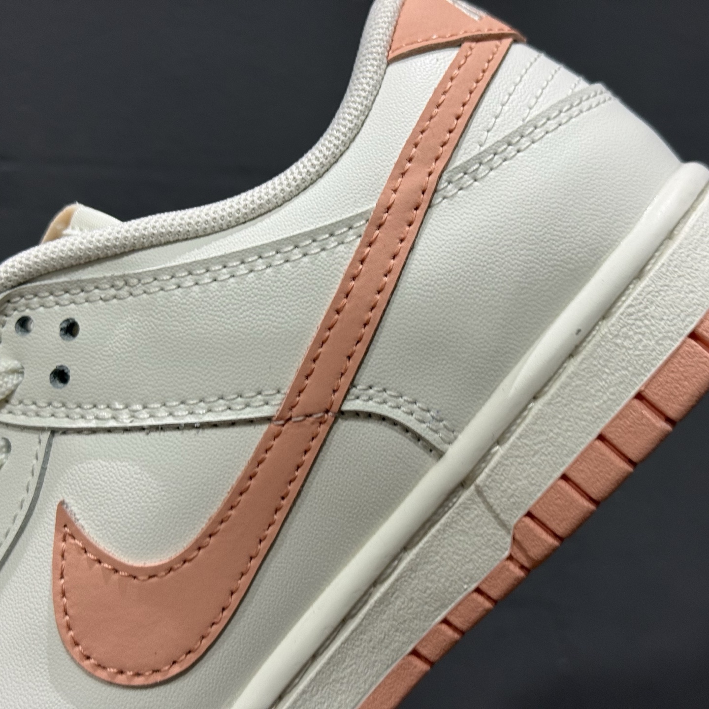 Nike Dunk Low 桃之夭夭 当夏风佛过针脚 WP0212-015