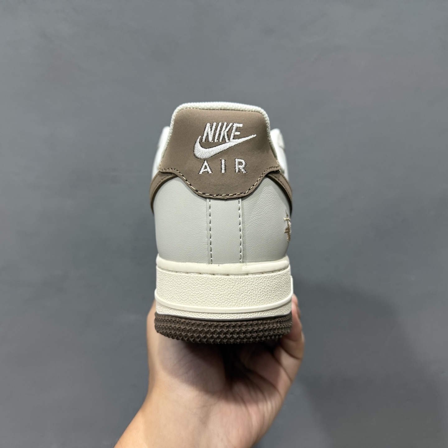 Nike Air Force 1'07 Low 斯图西联名 印花棕勾 空军一号低帮休闲板鞋 ZH2598-320