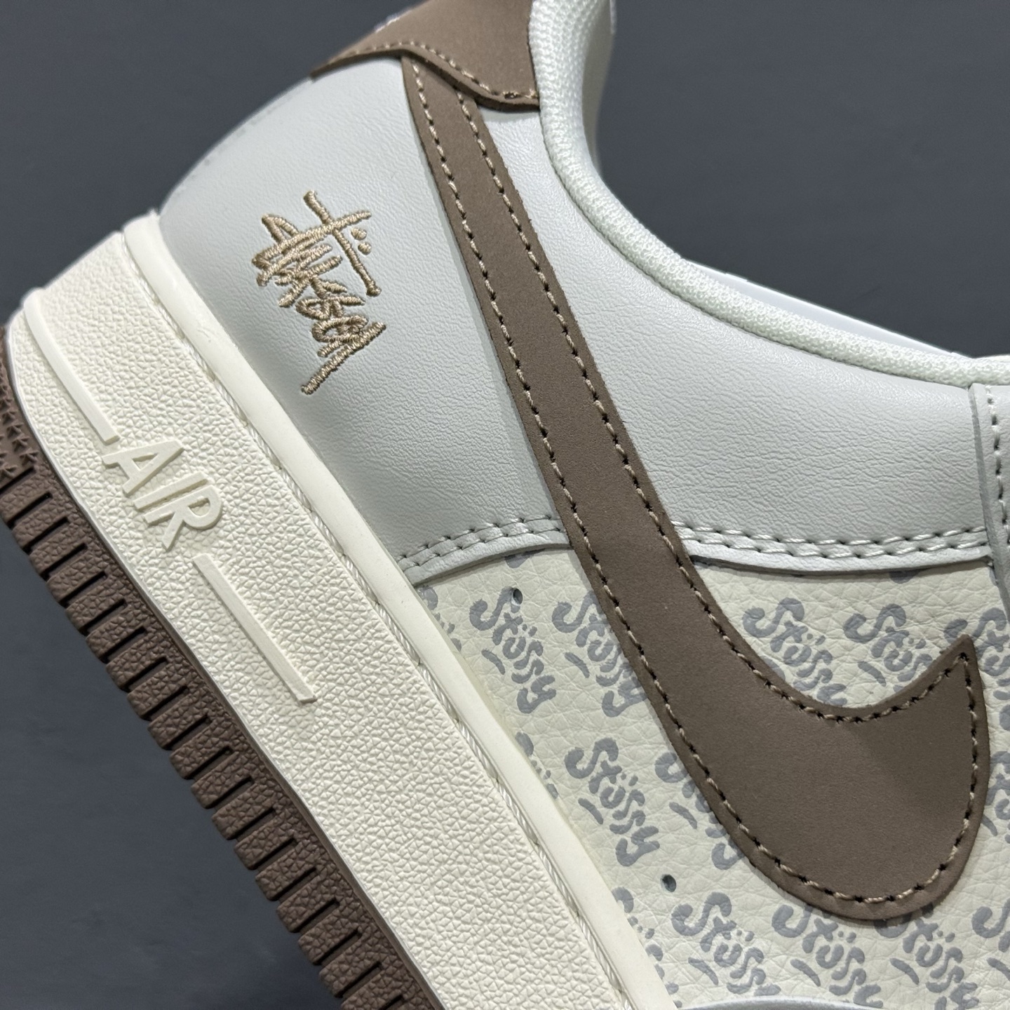 Nike Air Force 1'07 Low 斯图西联名 印花棕勾 空军一号低帮休闲板鞋 ZH2598-320