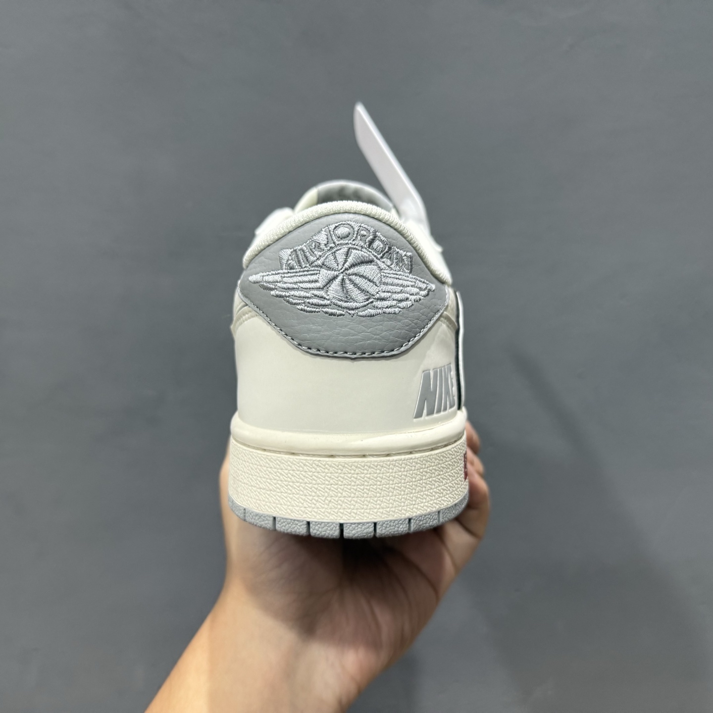 独家实拍Travis Scott x Fragment Design x Air Jordan 1 Low SP AJ1 乔1 多重灰勾 低帮文化休闲板鞋 XS7089-598