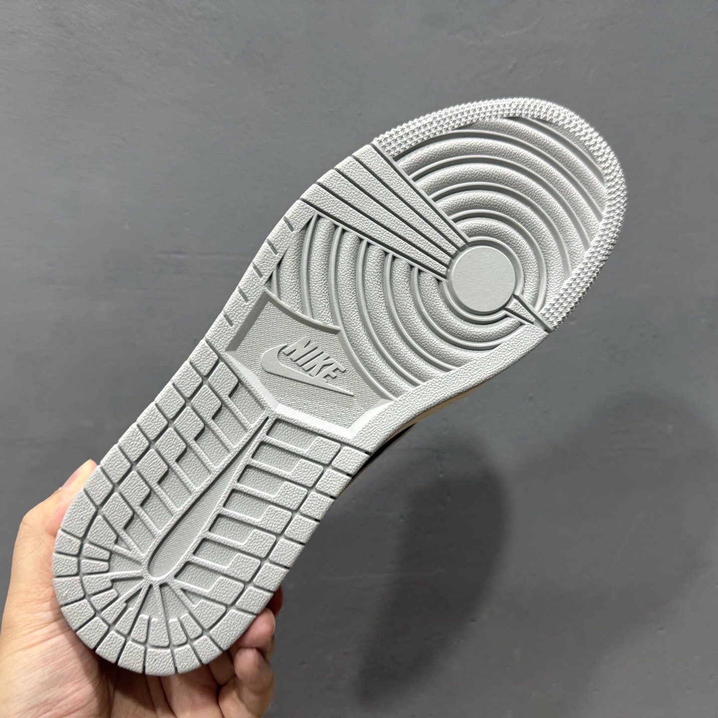 独家实拍Travis Scott x Fragment Design x Air Jordan 1 Low SP AJ1 乔1 多重灰勾 低帮文化休闲板鞋 XS7089-598