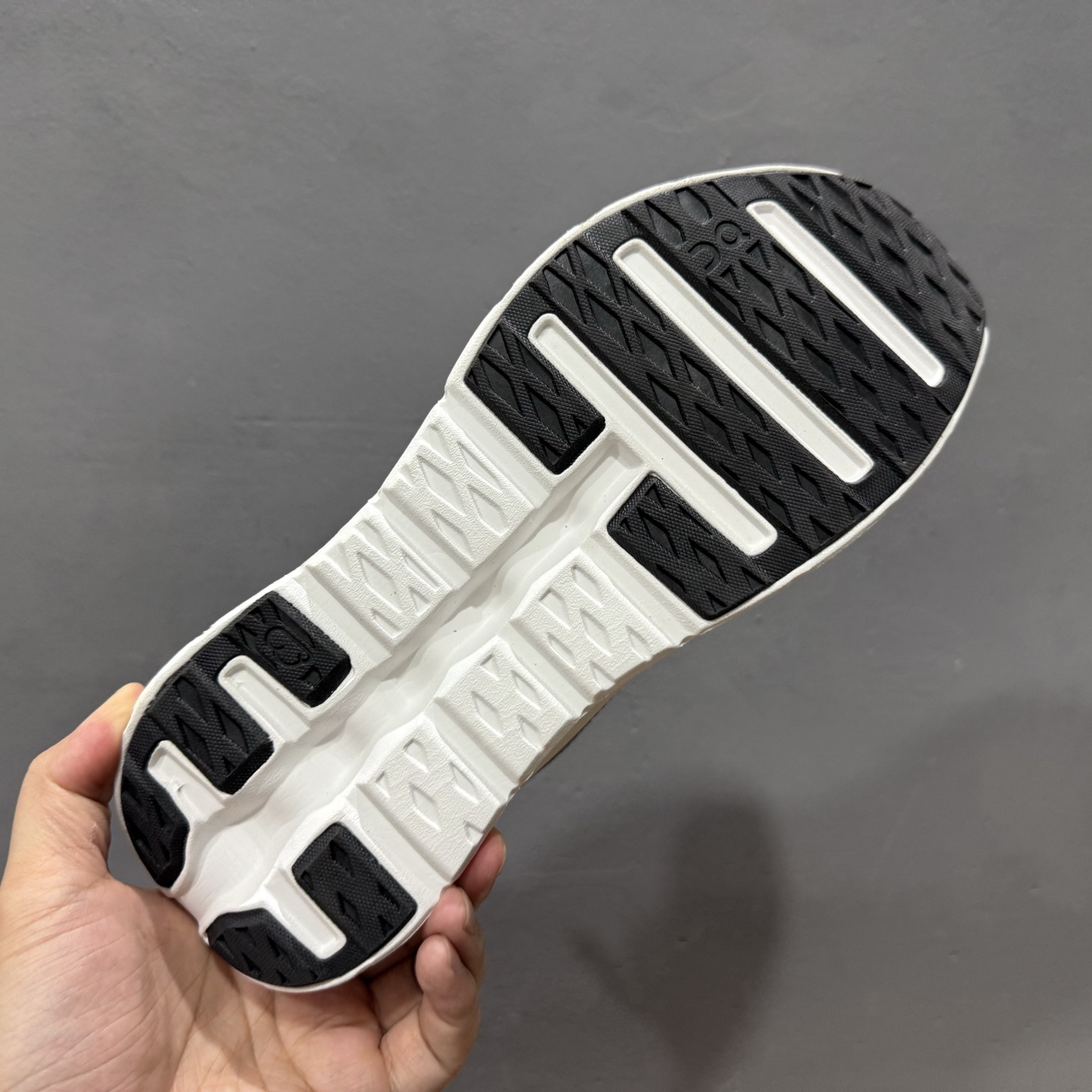 On昂跑 Cloud x Z5舒适 网布减震耐磨 低帮跑步鞋