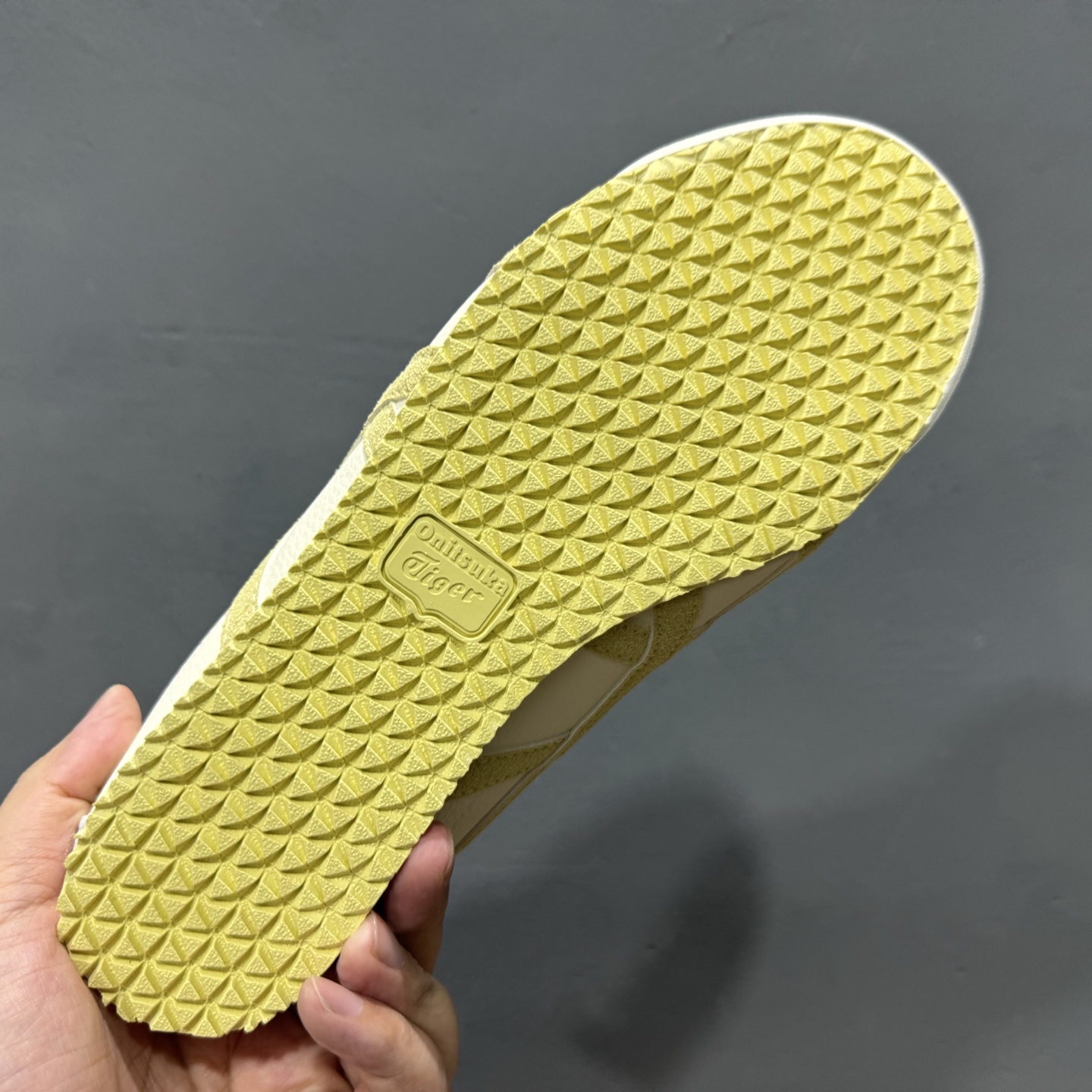 新款出货 原装 亚瑟士 OnitsukaTiger/鬼塚虎 Mexico 66 帆布低邦休闲跑步鞋 1183B391-High Quatity Cheap Brand wholesale wholesaler seller Clothes Bags handbags Sneakers Top Fashion Clothing Shoes from China Factory Chinese suppliers best Quality Beautiful Price 新款出货 原装 亚瑟士 OnitsukaTiger/鬼塚虎 Mexico 66 帆布低邦休闲跑步鞋 1183B391