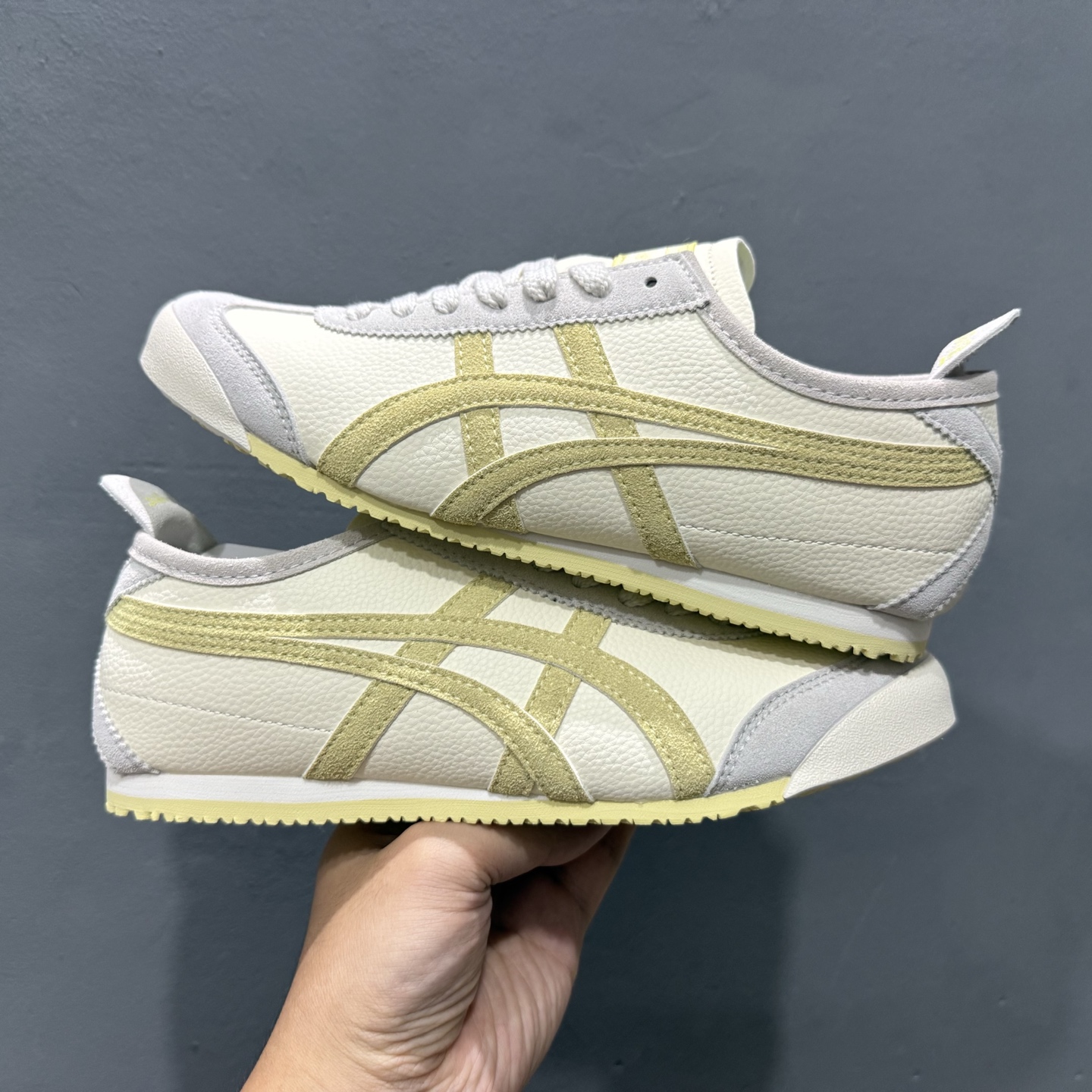 新款出货 原装 亚瑟士 OnitsukaTiger/鬼塚虎 Mexico 66 帆布低邦休闲跑步鞋 1183B391-High Quatity Cheap Brand wholesale wholesaler seller Clothes Bags handbags Sneakers Top Fashion Clothing Shoes from China Factory Chinese suppliers best Quality Beautiful Price 新款出货 原装 亚瑟士 OnitsukaTiger/鬼塚虎 Mexico 66 帆布低邦休闲跑步鞋 1183B391