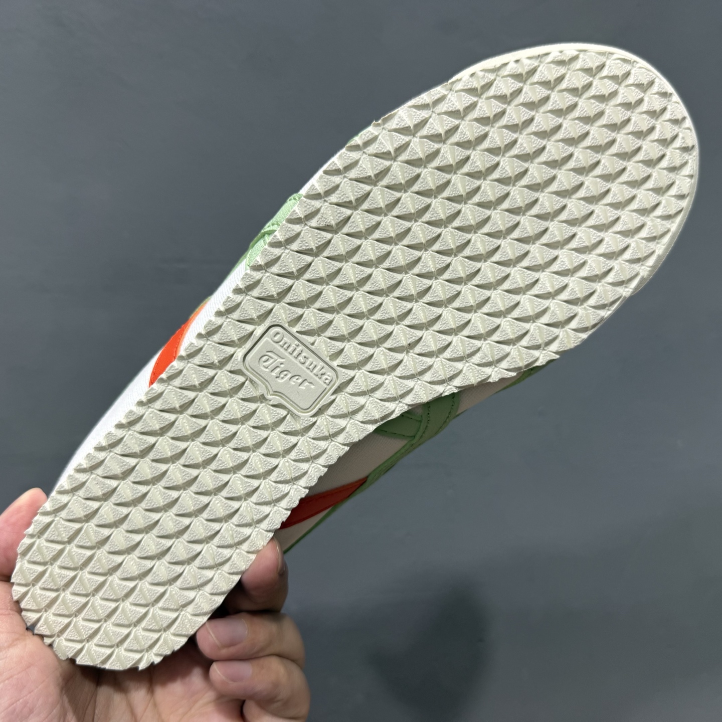 新款出货 原装 亚瑟士 OnitsukaTiger/鬼塚虎 Mexico 66 帆布低邦休闲跑步鞋 1183B360-High Quatity Cheap Brand wholesale wholesaler seller Clothes Bags handbags Sneakers Top Fashion Clothing Shoes from China Factory Chinese suppliers best Quality Beautiful Price 新款出货 原装 亚瑟士 OnitsukaTiger/鬼塚虎 Mexico 66 帆布低邦休闲跑步鞋 1183B360