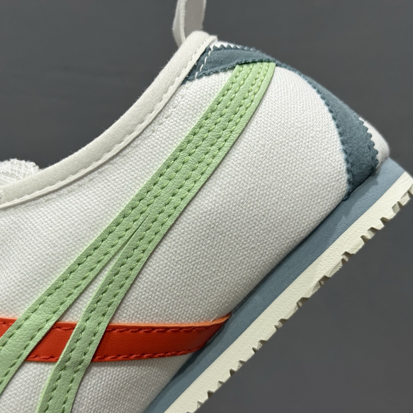 新款出货 原装 亚瑟士 OnitsukaTiger/鬼塚虎 Mexico 66 帆布低邦休闲跑步鞋 1183B360-High Quatity Cheap Brand wholesale wholesaler seller Clothes Bags handbags Sneakers Top Fashion Clothing Shoes from China Factory Chinese suppliers best Quality Beautiful Price 新款出货 原装 亚瑟士 OnitsukaTiger/鬼塚虎 Mexico 66 帆布低邦休闲跑步鞋 1183B360