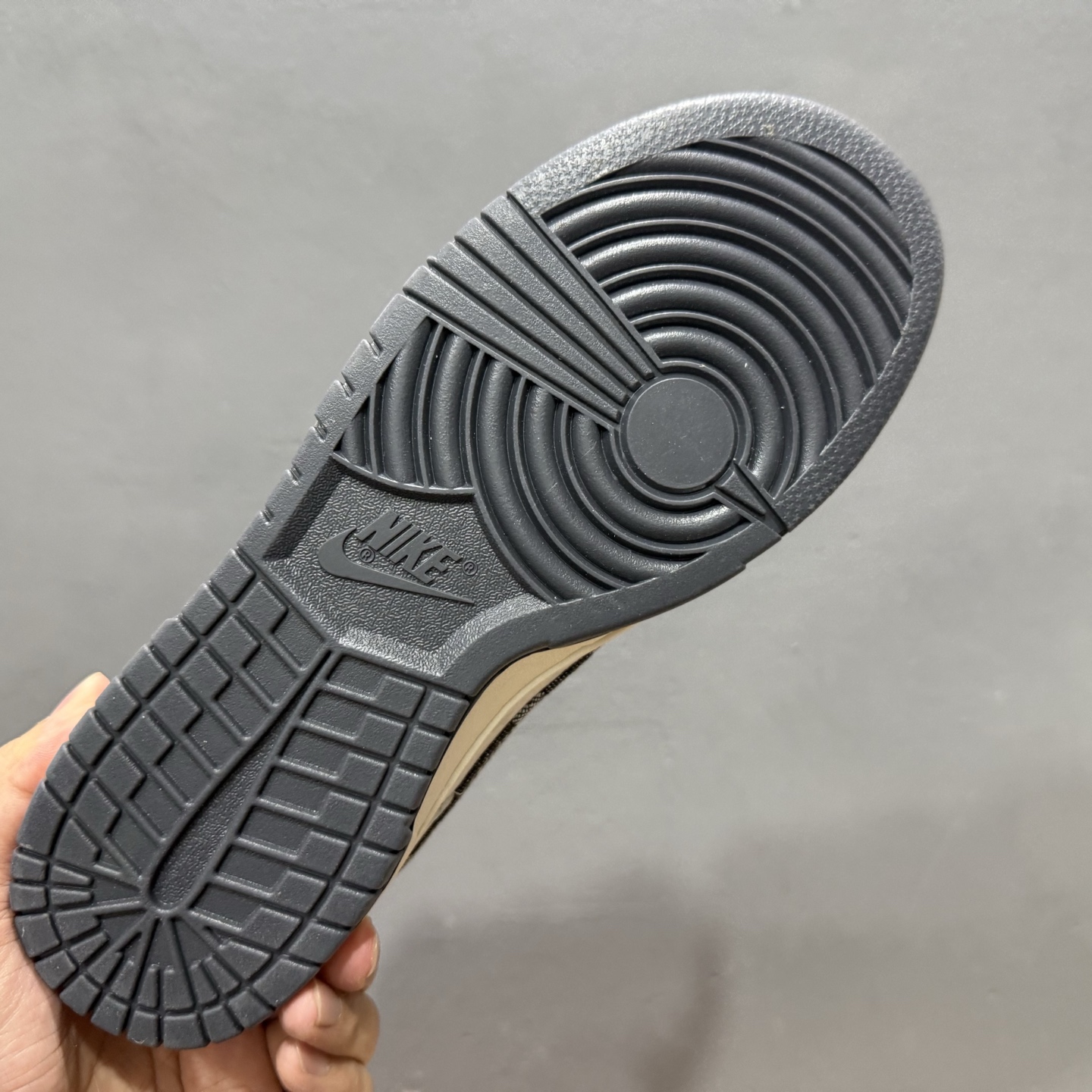 SC版Nike SB Dunk Low LV联名 碳灰牛仔 周年高端定制 低帮休闲板鞋 SC9772-801-High Quatity Cheap Brand wholesale wholesaler seller Clothes Bags handbags Sneakers Top Fashion Clothing Shoes from China Factory Chinese suppliers best Quality Beautiful Price SC版Nike SB Dunk Low LV联名 碳灰牛仔 周年高端定制 低帮休闲板鞋 SC9772-801