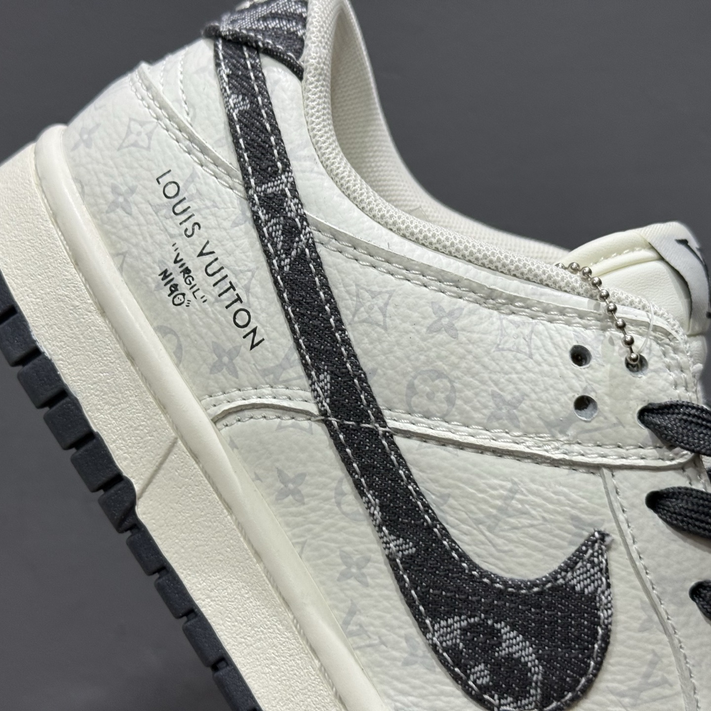 SC版Nike SB Dunk Low LV联名 碳灰牛仔 周年高端定制 低帮休闲板鞋 SC9772-801-High Quatity Cheap Brand wholesale wholesaler seller Clothes Bags handbags Sneakers Top Fashion Clothing Shoes from China Factory Chinese suppliers best Quality Beautiful Price SC版Nike SB Dunk Low LV联名 碳灰牛仔 周年高端定制 低帮休闲板鞋 SC9772-801