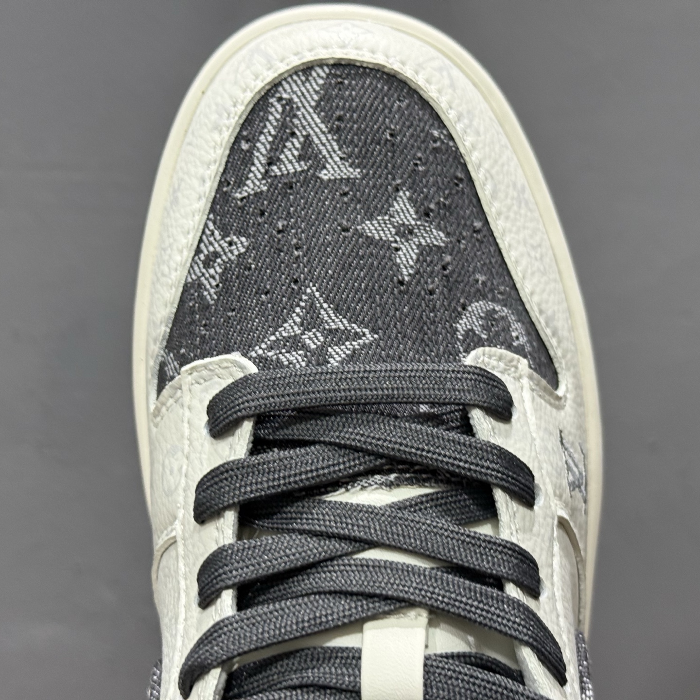 SC版Nike SB Dunk Low LV联名 碳灰牛仔 周年高端定制 低帮休闲板鞋 SC9772-801-High Quatity Cheap Brand wholesale wholesaler seller Clothes Bags handbags Sneakers Top Fashion Clothing Shoes from China Factory Chinese suppliers best Quality Beautiful Price SC版Nike SB Dunk Low LV联名 碳灰牛仔 周年高端定制 低帮休闲板鞋 SC9772-801