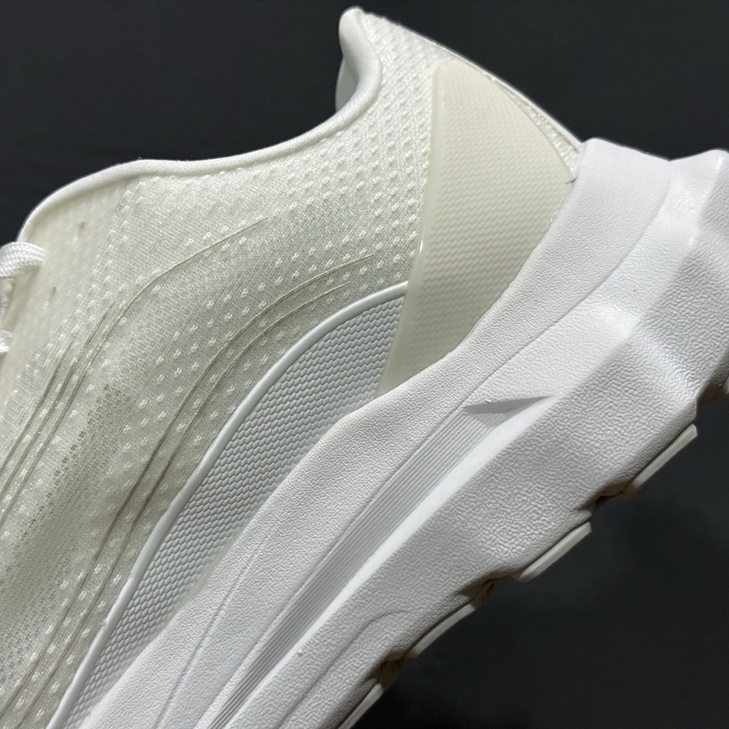 alo yoga Alo Runner 舒适百搭防滑透气 低帮跑步鞋 白色 A0590U-High Quatity Cheap Brand wholesale wholesaler seller Clothes Bags handbags Sneakers Top Fashion Clothing Shoes from China Factory Chinese suppliers best Quality Beautiful Price alo yoga Alo Runner 舒适百搭防滑透气 低帮跑步鞋 白色 A0590U