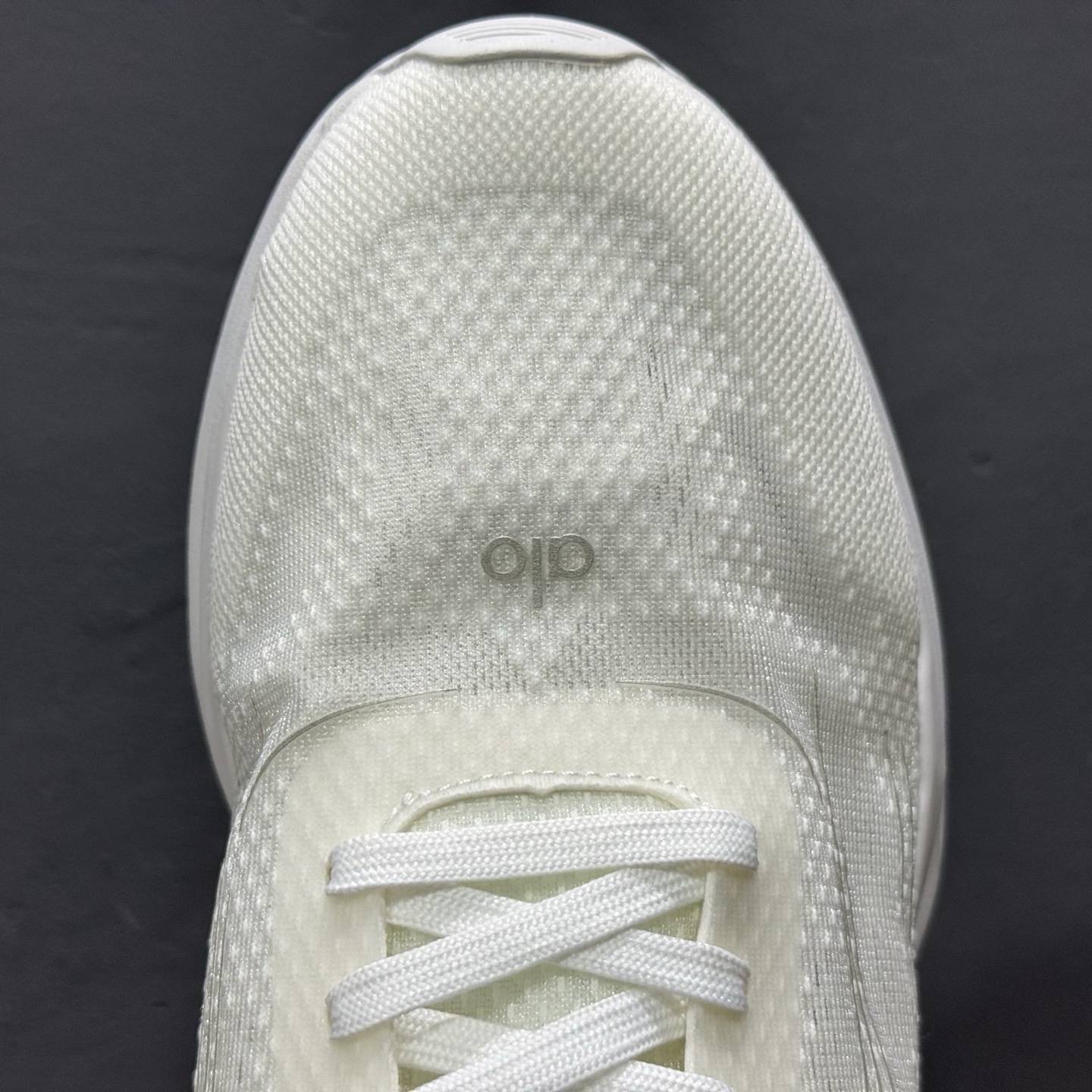 alo yoga Alo Runner 舒适百搭防滑透气 低帮跑步鞋 白色 A0590U-High Quatity Cheap Brand wholesale wholesaler seller Clothes Bags handbags Sneakers Top Fashion Clothing Shoes from China Factory Chinese suppliers best Quality Beautiful Price alo yoga Alo Runner 舒适百搭防滑透气 低帮跑步鞋 白色 A0590U