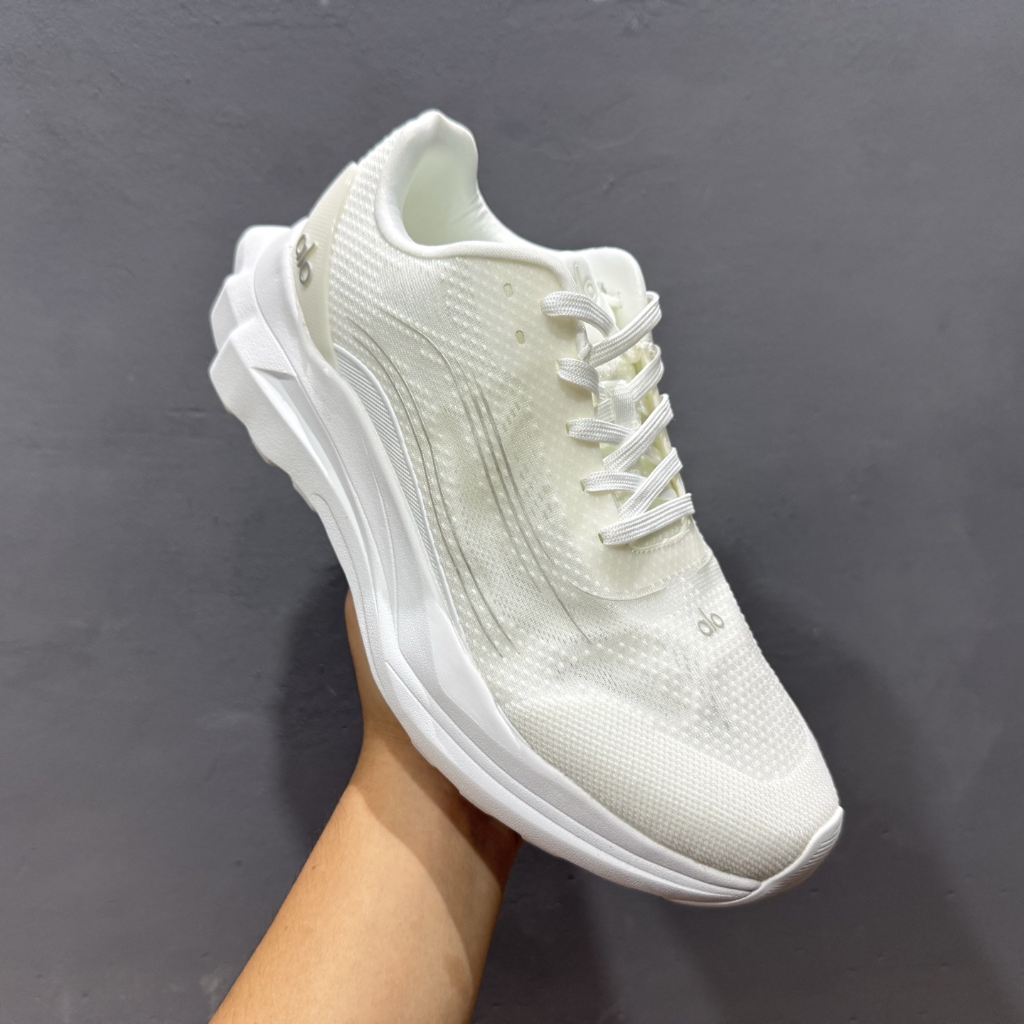 alo yoga Alo Runner 舒适百搭防滑透气 低帮跑步鞋 白色 A0590U-High Quatity Cheap Brand wholesale wholesaler seller Clothes Bags handbags Sneakers Top Fashion Clothing Shoes from China Factory Chinese suppliers best Quality Beautiful Price alo yoga Alo Runner 舒适百搭防滑透气 低帮跑步鞋 白色 A0590U