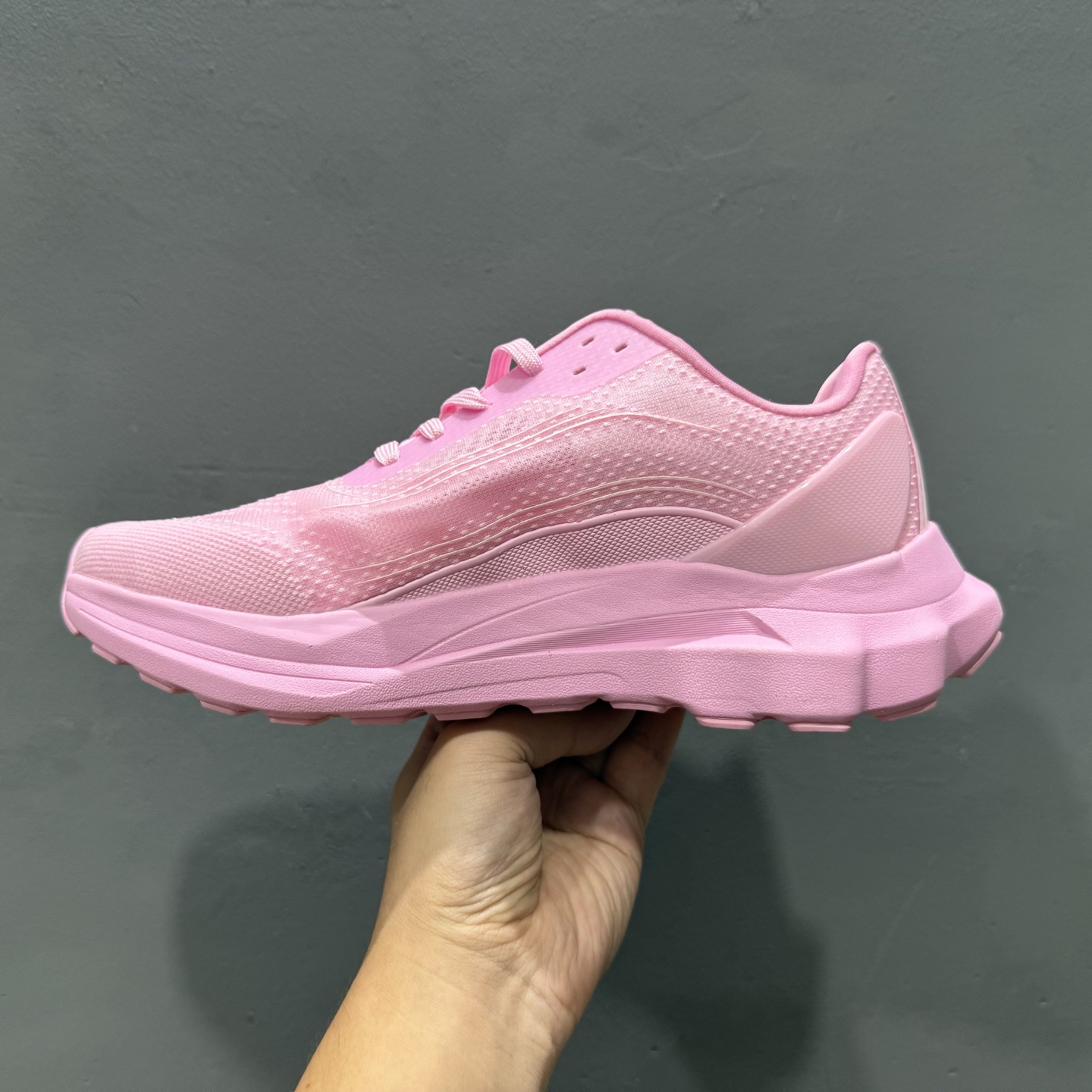 alo yoga Alo Runner 舒适百搭防滑透气 低帮跑步鞋 白色 A0590U-High Quatity Cheap Brand wholesale wholesaler seller Clothes Bags handbags Sneakers Top Fashion Clothing Shoes from China Factory Chinese suppliers best Quality Beautiful Price alo yoga Alo Runner 舒适百搭防滑透气 低帮跑步鞋 白色 A0590U