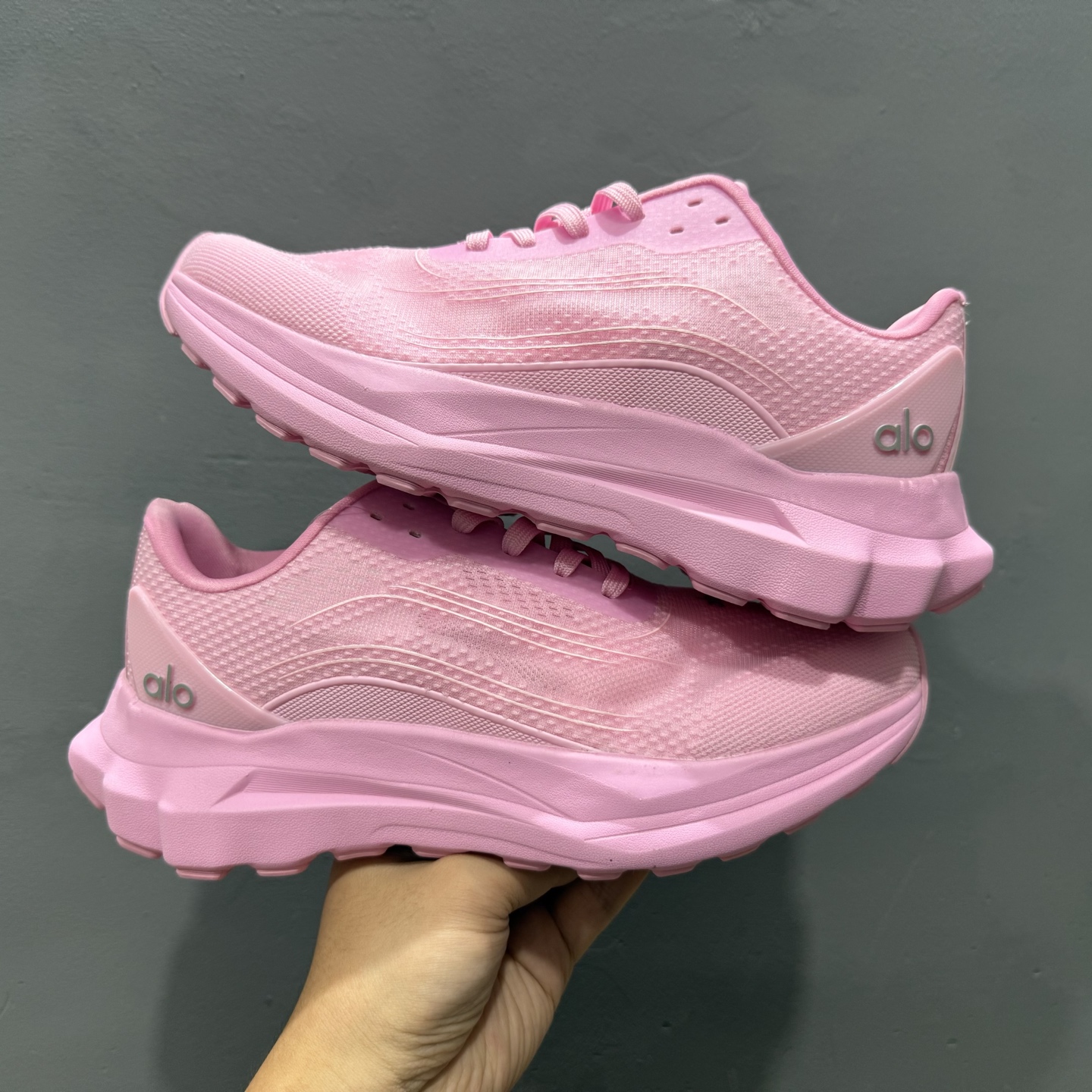 alo yoga Alo Runner 舒适百搭防滑透气 低帮跑步鞋 白色 A0590U-High Quatity Cheap Brand wholesale wholesaler seller Clothes Bags handbags Sneakers Top Fashion Clothing Shoes from China Factory Chinese suppliers best Quality Beautiful Price alo yoga Alo Runner 舒适百搭防滑透气 低帮跑步鞋 白色 A0590U