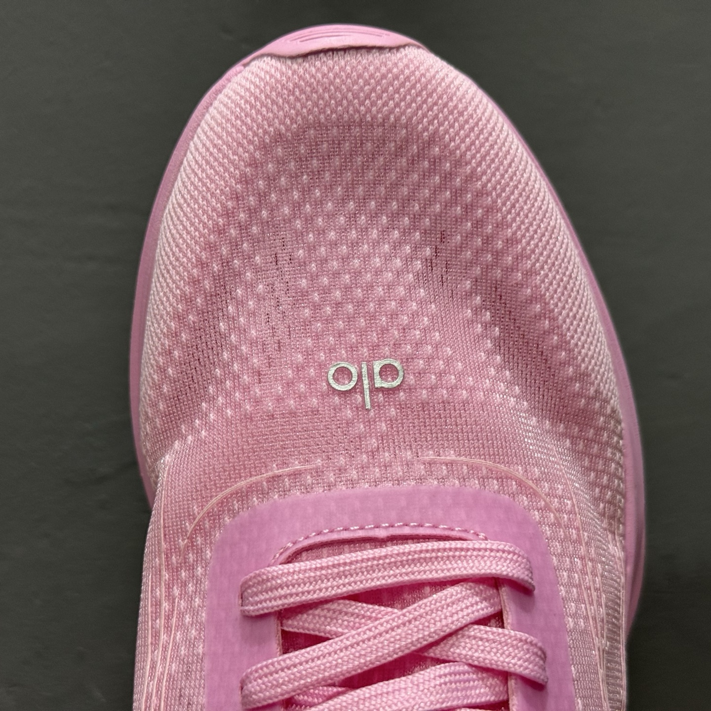 alo yoga Alo Runner 舒适百搭防滑透气 低帮跑步鞋 白色 A0590U-High Quatity Cheap Brand wholesale wholesaler seller Clothes Bags handbags Sneakers Top Fashion Clothing Shoes from China Factory Chinese suppliers best Quality Beautiful Price alo yoga Alo Runner 舒适百搭防滑透气 低帮跑步鞋 白色 A0590U