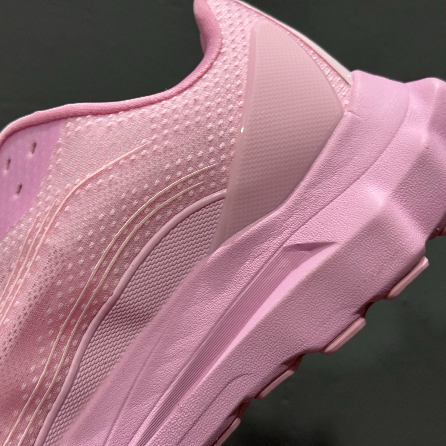 alo yoga Alo Runner 舒适百搭防滑透气 低帮跑步鞋 白色 A0590U-High Quatity Cheap Brand wholesale wholesaler seller Clothes Bags handbags Sneakers Top Fashion Clothing Shoes from China Factory Chinese suppliers best Quality Beautiful Price alo yoga Alo Runner 舒适百搭防滑透气 低帮跑步鞋 白色 A0590U