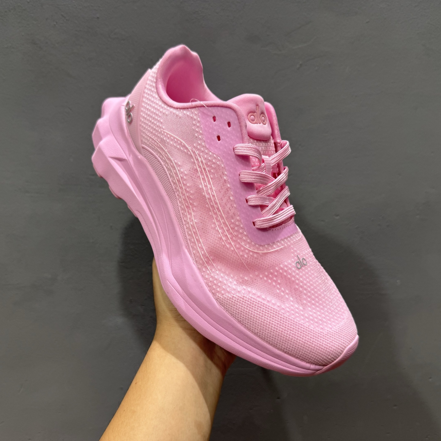 alo yoga Alo Runner 舒适百搭防滑透气 低帮跑步鞋 白色 A0590U-High Quatity Cheap Brand wholesale wholesaler seller Clothes Bags handbags Sneakers Top Fashion Clothing Shoes from China Factory Chinese suppliers best Quality Beautiful Price alo yoga Alo Runner 舒适百搭防滑透气 低帮跑步鞋 白色 A0590U