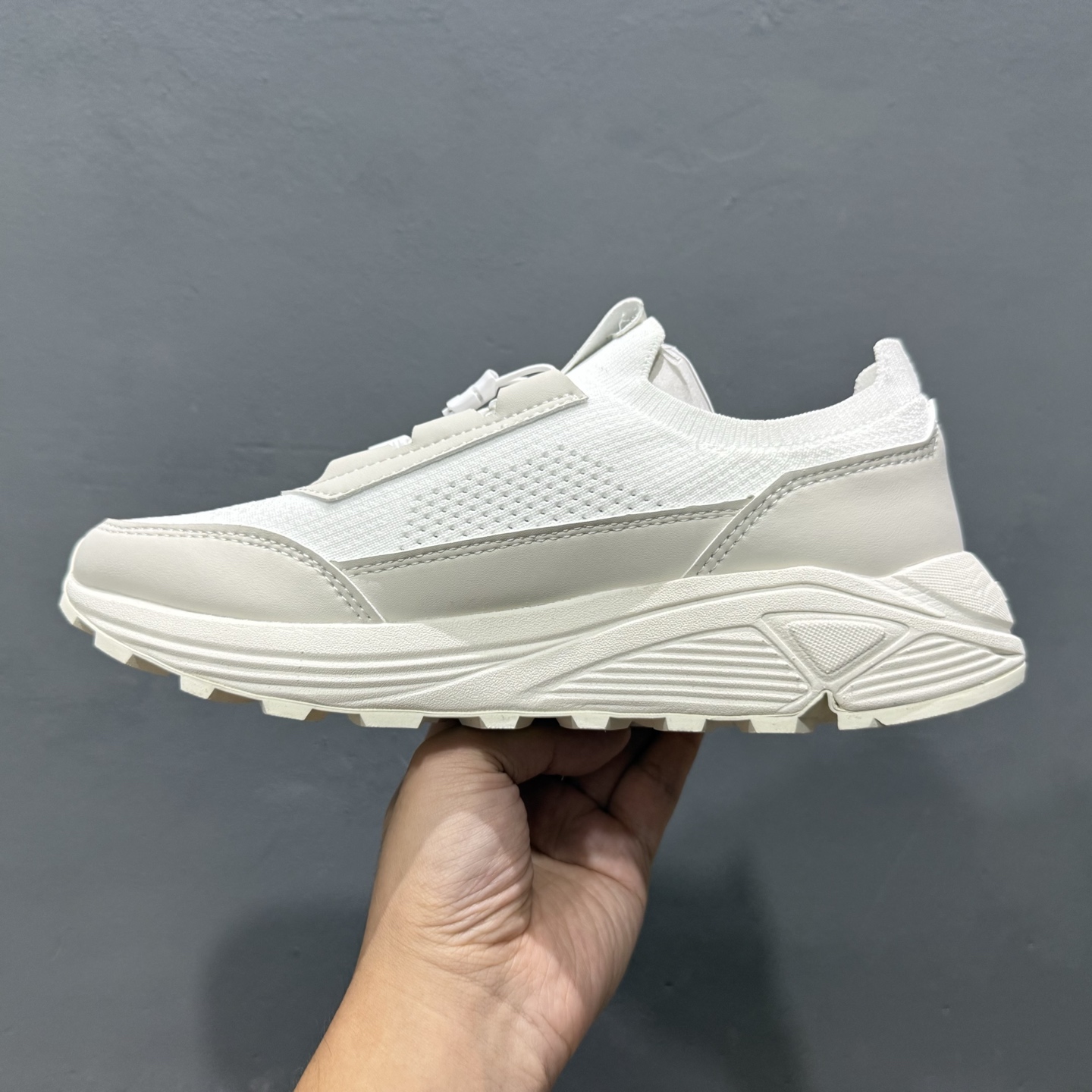 L/DESCENTE迪桑特轻盈缓震透气鞋面时尚休闲运动男子越野跑鞋-High Quatity Cheap Brand wholesale wholesaler seller Clothes Bags handbags Sneakers Top Fashion Clothing Shoes from China Factory Chinese suppliers best Quality Beautiful Price L/DESCENTE迪桑特轻盈缓震透气鞋面时尚休闲运动男子越野跑鞋