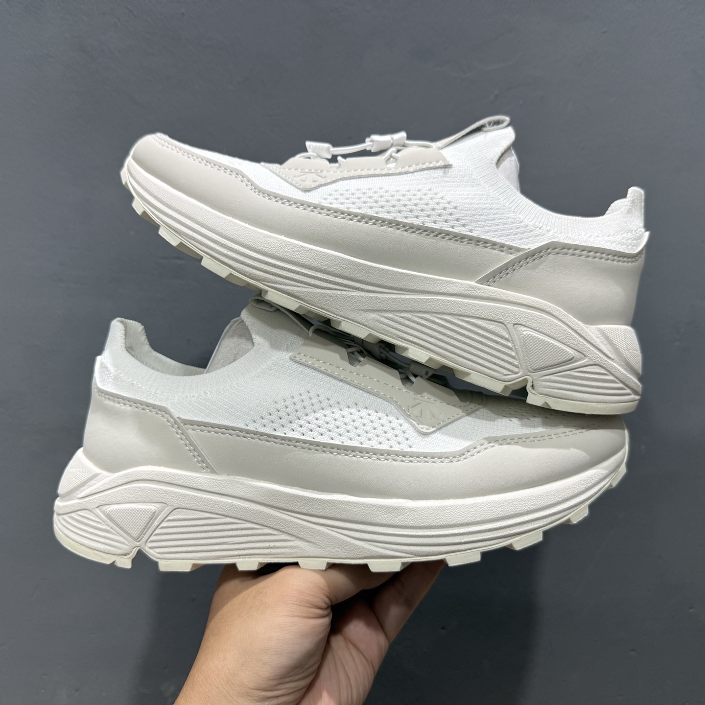 L/DESCENTE迪桑特轻盈缓震透气鞋面时尚休闲运动男子越野跑鞋-High Quatity Cheap Brand wholesale wholesaler seller Clothes Bags handbags Sneakers Top Fashion Clothing Shoes from China Factory Chinese suppliers best Quality Beautiful Price L/DESCENTE迪桑特轻盈缓震透气鞋面时尚休闲运动男子越野跑鞋