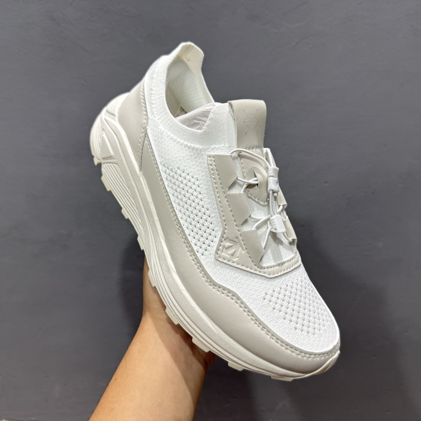 L/DESCENTE迪桑特轻盈缓震透气鞋面时尚休闲运动男子越野跑鞋-High Quatity Cheap Brand wholesale wholesaler seller Clothes Bags handbags Sneakers Top Fashion Clothing Shoes from China Factory Chinese suppliers best Quality Beautiful Price L/DESCENTE迪桑特轻盈缓震透气鞋面时尚休闲运动男子越野跑鞋