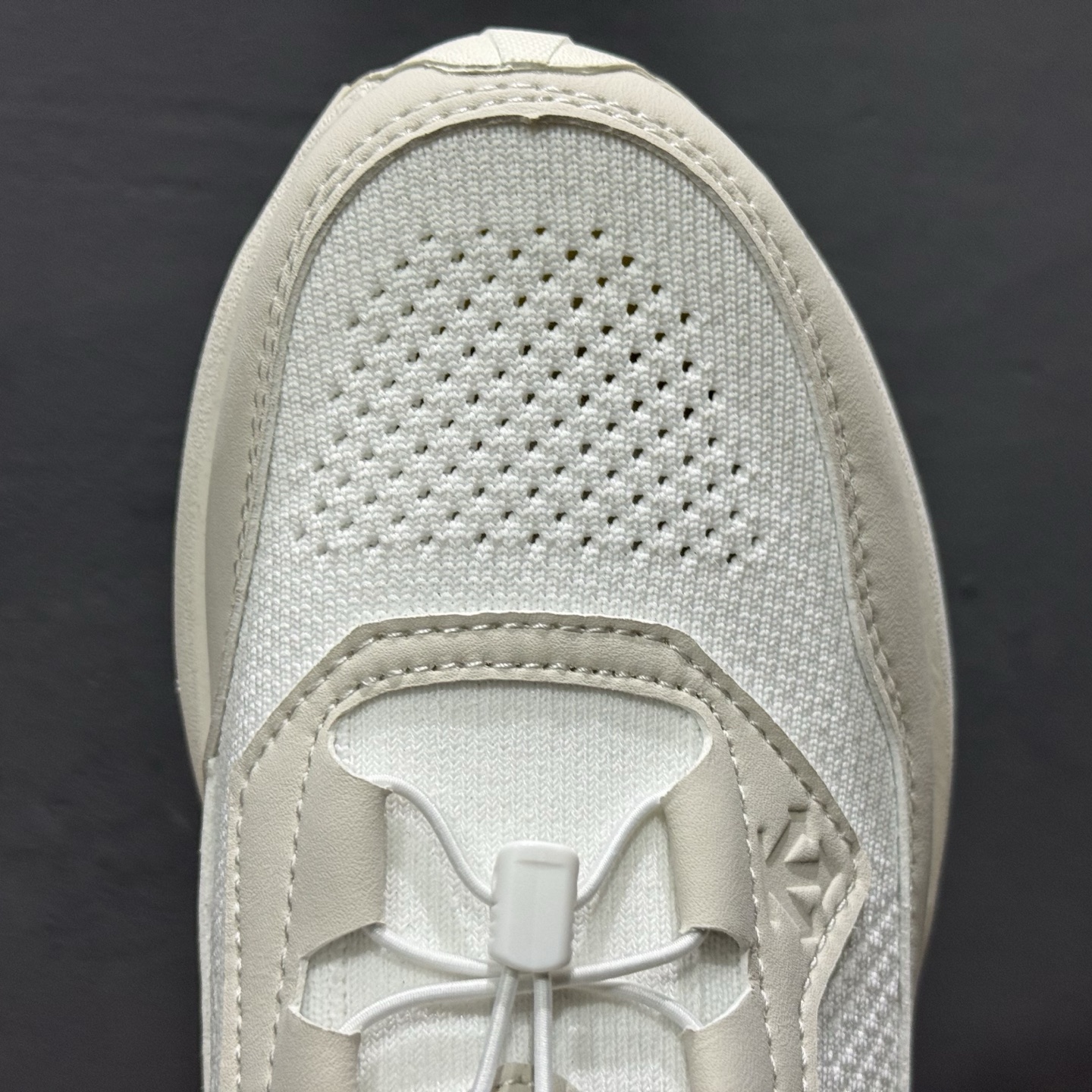 L/DESCENTE迪桑特轻盈缓震透气鞋面时尚休闲运动男子越野跑鞋-High Quatity Cheap Brand wholesale wholesaler seller Clothes Bags handbags Sneakers Top Fashion Clothing Shoes from China Factory Chinese suppliers best Quality Beautiful Price L/DESCENTE迪桑特轻盈缓震透气鞋面时尚休闲运动男子越野跑鞋