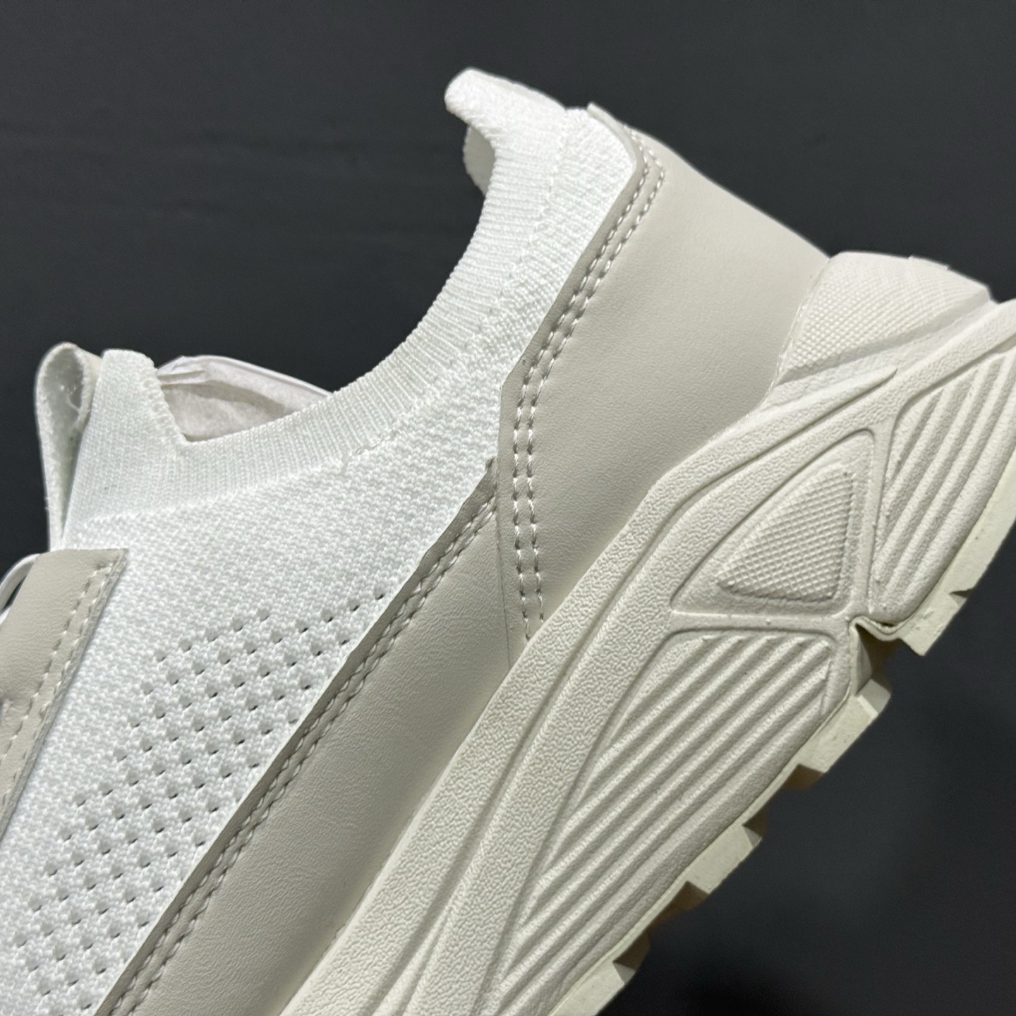 L/DESCENTE迪桑特轻盈缓震透气鞋面时尚休闲运动男子越野跑鞋-High Quatity Cheap Brand wholesale wholesaler seller Clothes Bags handbags Sneakers Top Fashion Clothing Shoes from China Factory Chinese suppliers best Quality Beautiful Price L/DESCENTE迪桑特轻盈缓震透气鞋面时尚休闲运动男子越野跑鞋