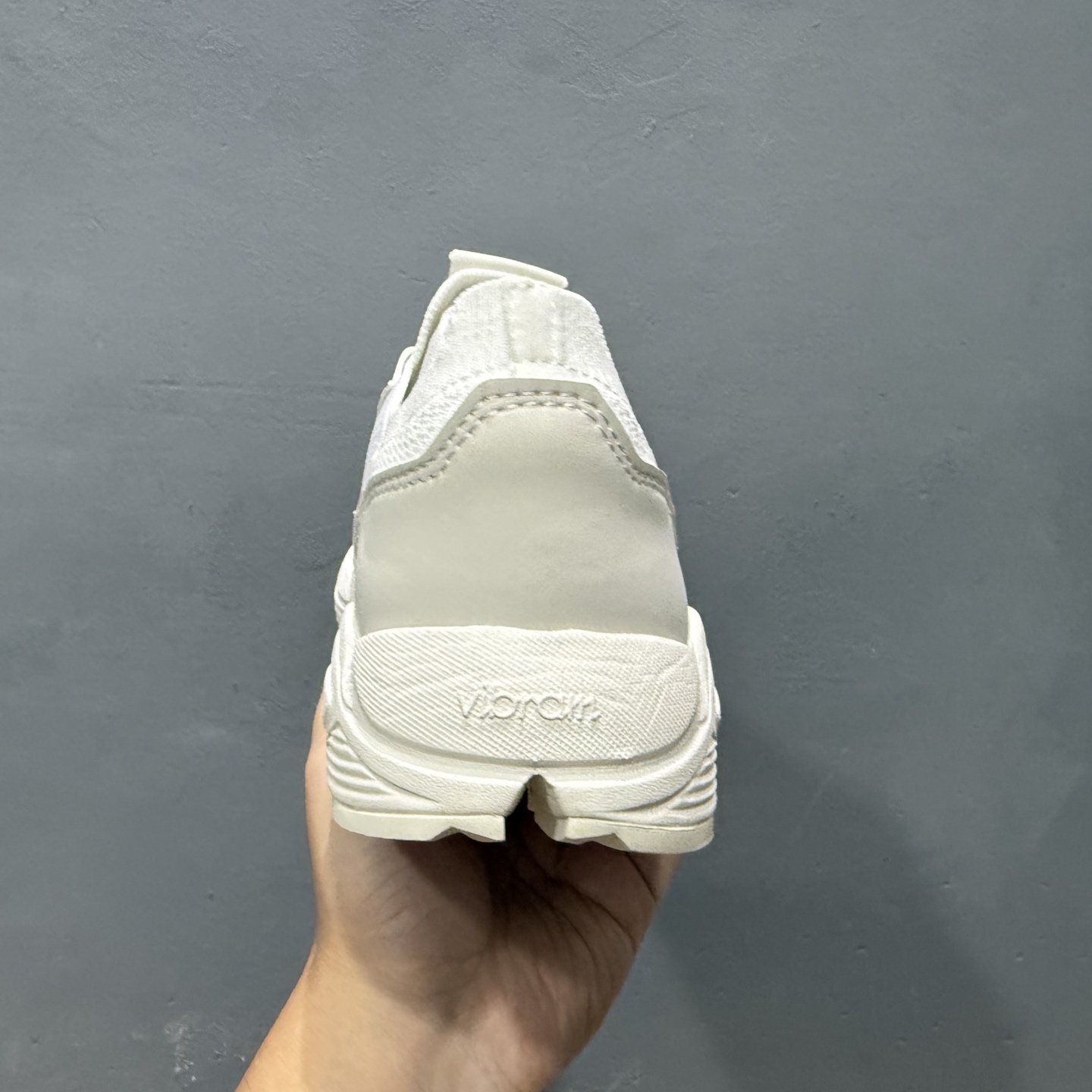 L/DESCENTE迪桑特轻盈缓震透气鞋面时尚休闲运动男子越野跑鞋-High Quatity Cheap Brand wholesale wholesaler seller Clothes Bags handbags Sneakers Top Fashion Clothing Shoes from China Factory Chinese suppliers best Quality Beautiful Price L/DESCENTE迪桑特轻盈缓震透气鞋面时尚休闲运动男子越野跑鞋