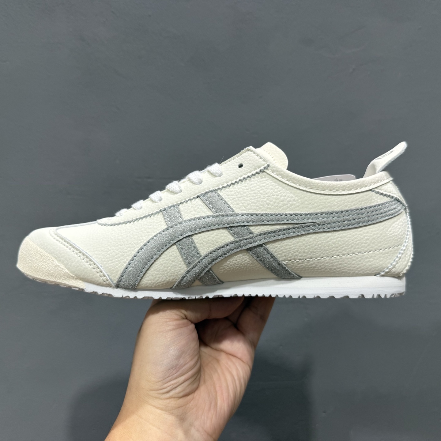 OnitsukaTiger/鬼塚虎 Mexico 66 皮面低邦休闲跑步鞋 1183A942-101-High Quatity Cheap Brand wholesale wholesaler seller Clothes Bags handbags Sneakers Top Fashion Clothing Shoes from China Factory Chinese suppliers best Quality Beautiful Price OnitsukaTiger/鬼塚虎 Mexico 66 皮面低邦休闲跑步鞋 1183A942-101