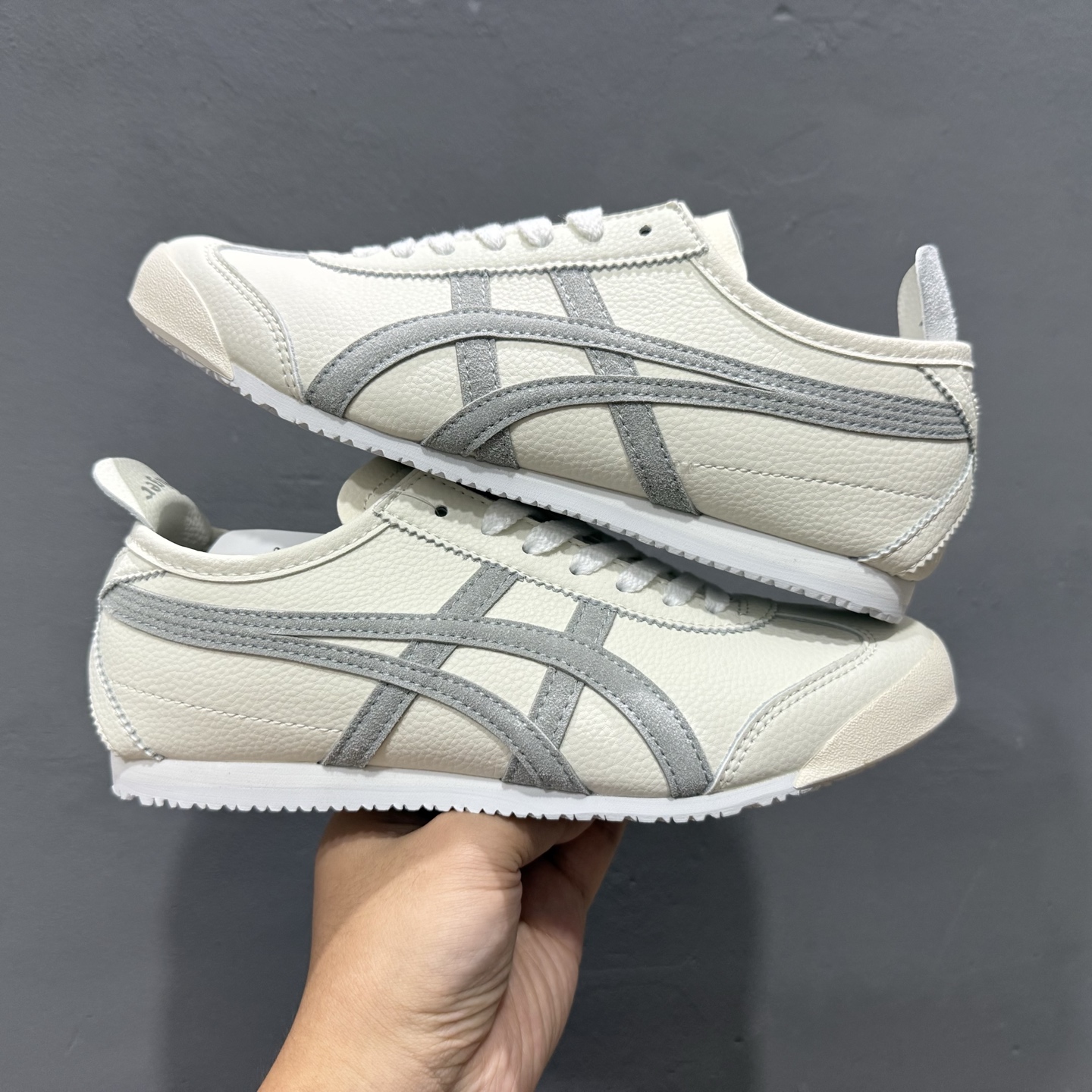 OnitsukaTiger/鬼塚虎 Mexico 66 皮面低邦休闲跑步鞋 1183A942-101-High Quatity Cheap Brand wholesale wholesaler seller Clothes Bags handbags Sneakers Top Fashion Clothing Shoes from China Factory Chinese suppliers best Quality Beautiful Price OnitsukaTiger/鬼塚虎 Mexico 66 皮面低邦休闲跑步鞋 1183A942-101