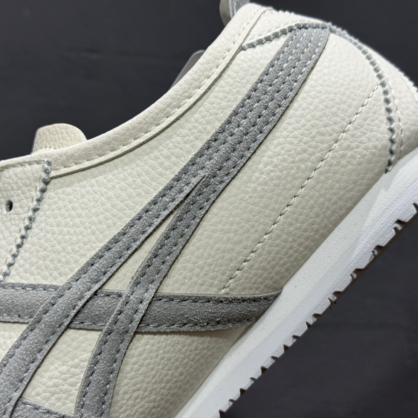 OnitsukaTiger/鬼塚虎 Mexico 66 皮面低邦休闲跑步鞋 1183A942-101-High Quatity Cheap Brand wholesale wholesaler seller Clothes Bags handbags Sneakers Top Fashion Clothing Shoes from China Factory Chinese suppliers best Quality Beautiful Price OnitsukaTiger/鬼塚虎 Mexico 66 皮面低邦休闲跑步鞋 1183A942-101