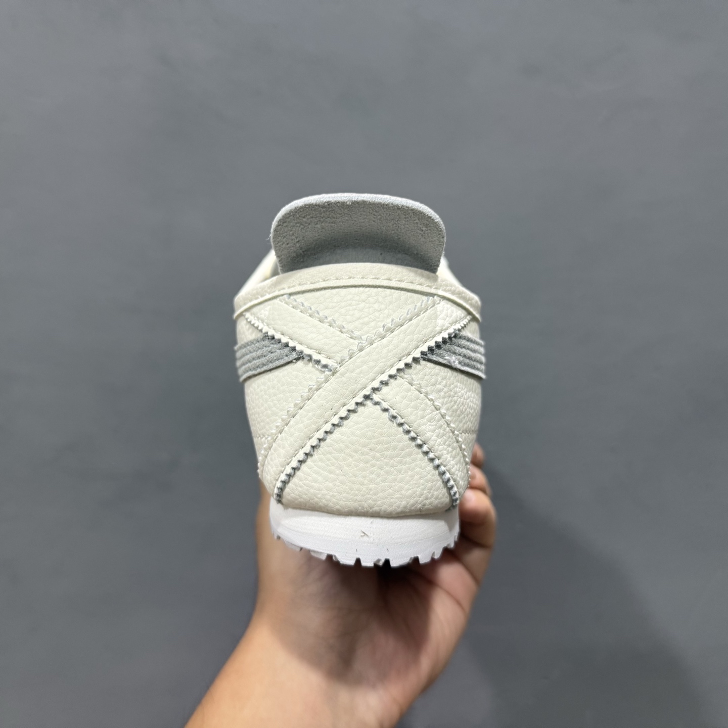 OnitsukaTiger/鬼塚虎 Mexico 66 皮面低邦休闲跑步鞋 1183A942-101-High Quatity Cheap Brand wholesale wholesaler seller Clothes Bags handbags Sneakers Top Fashion Clothing Shoes from China Factory Chinese suppliers best Quality Beautiful Price OnitsukaTiger/鬼塚虎 Mexico 66 皮面低邦休闲跑步鞋 1183A942-101