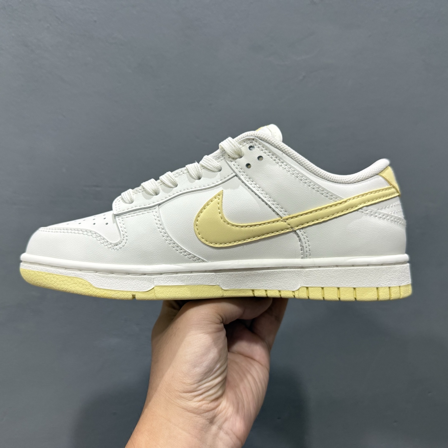 Nike Dunk Low 云纱蜜境 此款采用杏仁奶白色的鞋面 WY0406-020