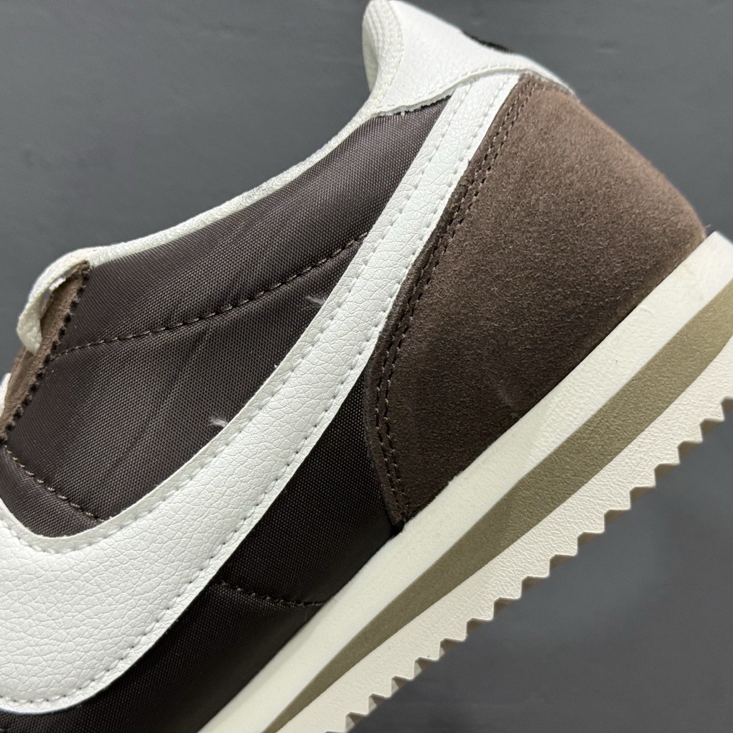 Nk Classic Cortez Leather 阿甘复 古初代皮革慢跑鞋 DZ2795-200