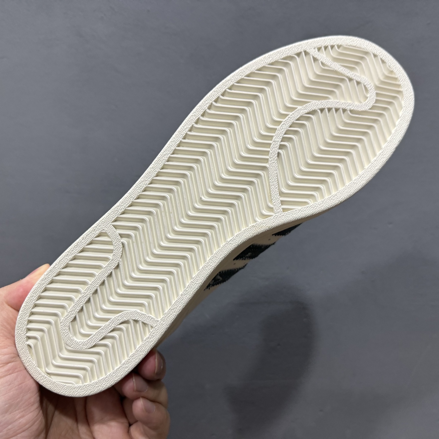 #纯原 CL x AD Originals Supertar#贝壳头LV联名限定 贴合柔软皮料黑白三叶草配色 XS0016-High Quatity Cheap Brand wholesale wholesaler seller Clothes Bags handbags Sneakers Top Fashion Clothing Shoes from China Factory Chinese suppliers best Quality Beautiful Price #纯原 CL x AD Originals Supertar#贝壳头LV联名限定 贴合柔软皮料黑白三叶草配色 XS0016