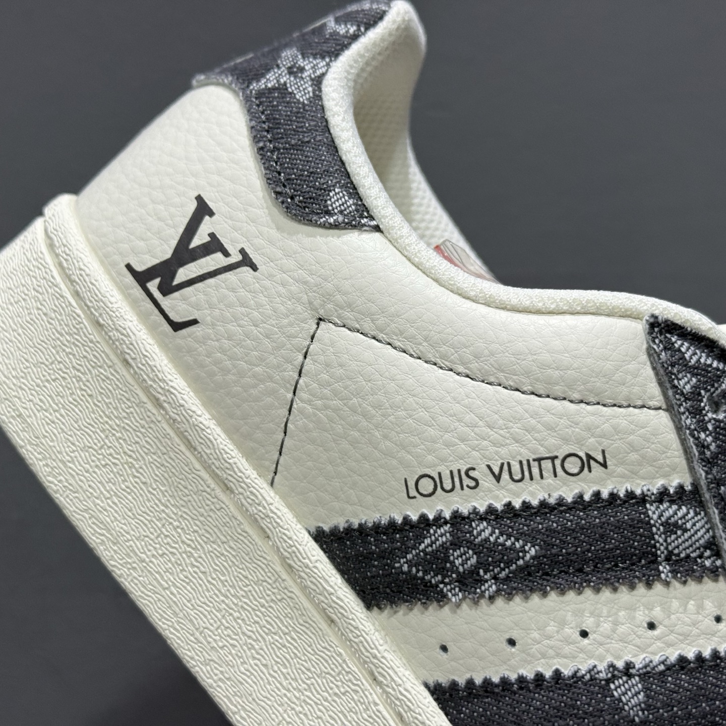 #纯原 CL x AD Originals Supertar#贝壳头LV联名限定 贴合柔软皮料黑白三叶草配色 XS0016-High Quatity Cheap Brand wholesale wholesaler seller Clothes Bags handbags Sneakers Top Fashion Clothing Shoes from China Factory Chinese suppliers best Quality Beautiful Price #纯原 CL x AD Originals Supertar#贝壳头LV联名限定 贴合柔软皮料黑白三叶草配色 XS0016