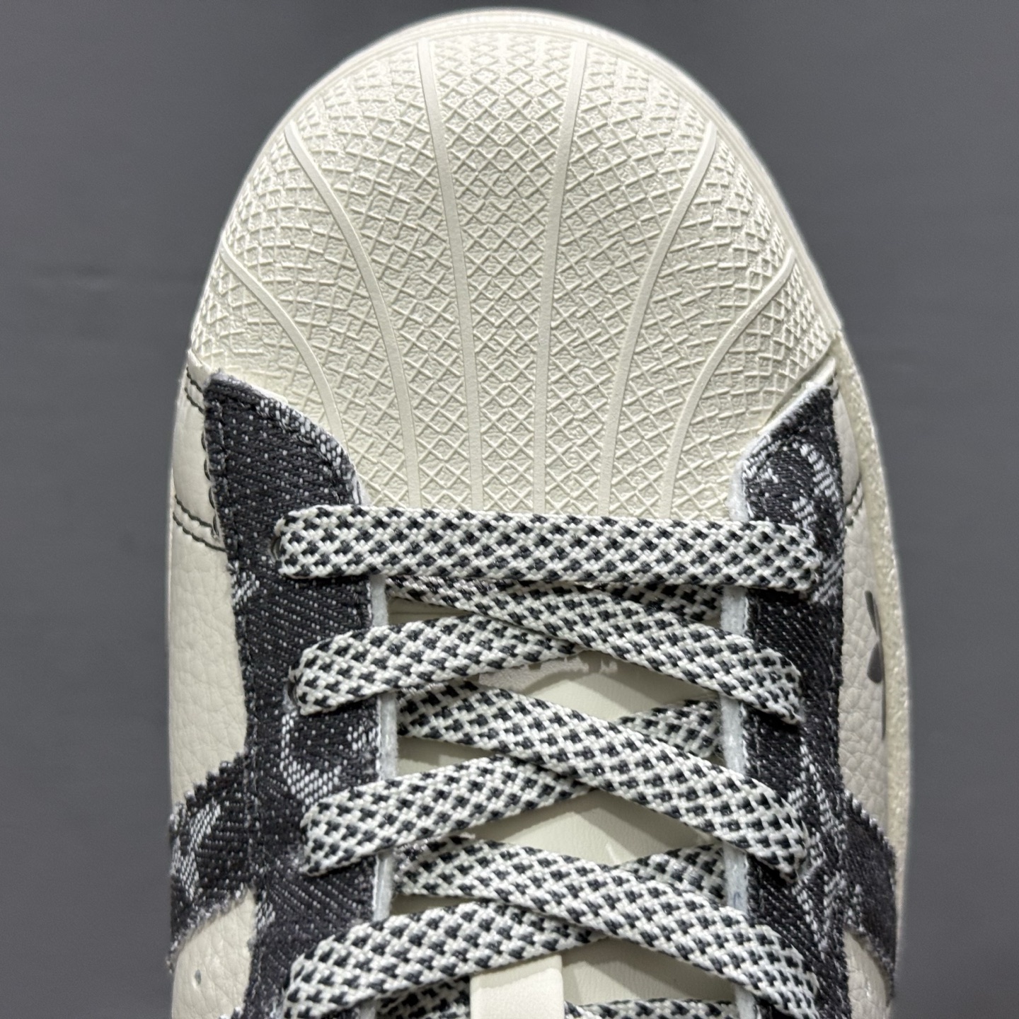 #纯原 CL x AD Originals Supertar#贝壳头LV联名限定 贴合柔软皮料黑白三叶草配色 XS0016-High Quatity Cheap Brand wholesale wholesaler seller Clothes Bags handbags Sneakers Top Fashion Clothing Shoes from China Factory Chinese suppliers best Quality Beautiful Price #纯原 CL x AD Originals Supertar#贝壳头LV联名限定 贴合柔软皮料黑白三叶草配色 XS0016