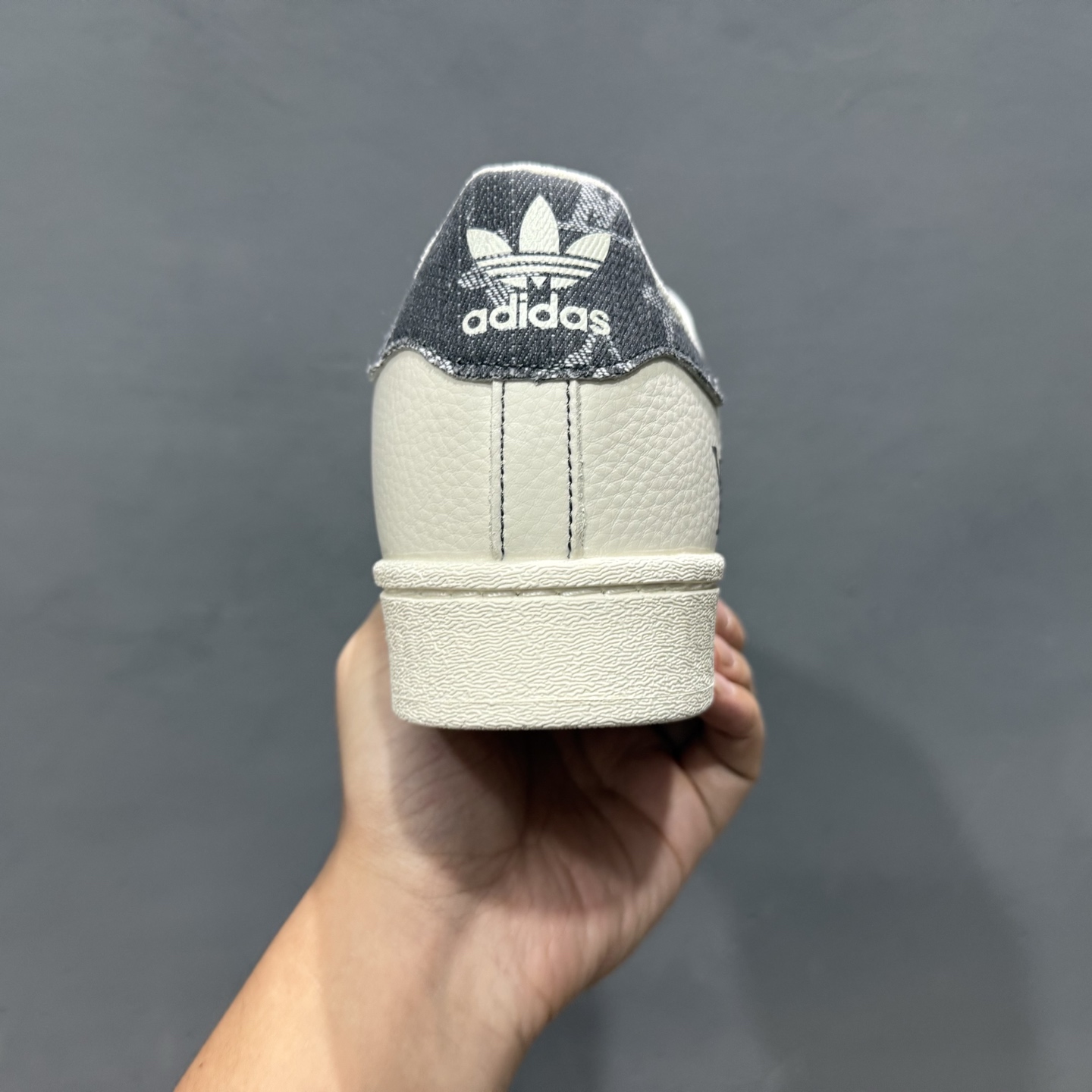 #纯原 CL x AD Originals Supertar#贝壳头LV联名限定 贴合柔软皮料黑白三叶草配色 XS0016-High Quatity Cheap Brand wholesale wholesaler seller Clothes Bags handbags Sneakers Top Fashion Clothing Shoes from China Factory Chinese suppliers best Quality Beautiful Price #纯原 CL x AD Originals Supertar#贝壳头LV联名限定 贴合柔软皮料黑白三叶草配色 XS0016