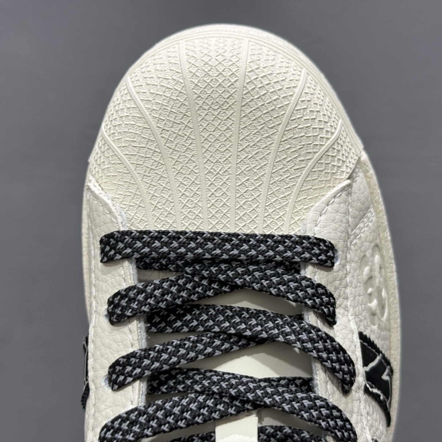 #纯原 CL x AD Originals Supertar#贝壳头斯图西黑8联名限定 贴合柔软皮料黑白配色 AD8015-High Quatity Cheap Brand wholesale wholesaler seller Clothes Bags handbags Sneakers Top Fashion Clothing Shoes from China Factory Chinese suppliers best Quality Beautiful Price #纯原 CL x AD Originals Supertar#贝壳头斯图西黑8联名限定 贴合柔软皮料黑白配色 AD8015