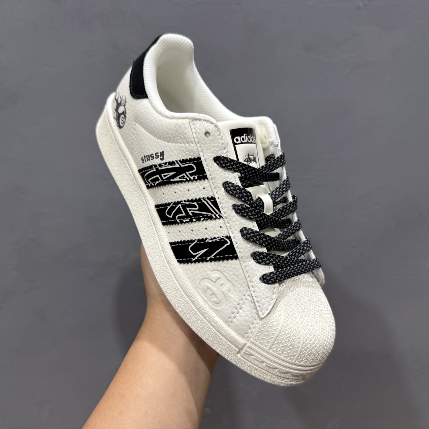 #纯原 CL x AD Originals Supertar#贝壳头斯图西黑8联名限定 贴合柔软皮料黑白配色 AD8015-High Quatity Cheap Brand wholesale wholesaler seller Clothes Bags handbags Sneakers Top Fashion Clothing Shoes from China Factory Chinese suppliers best Quality Beautiful Price #纯原 CL x AD Originals Supertar#贝壳头斯图西黑8联名限定 贴合柔软皮料黑白配色 AD8015