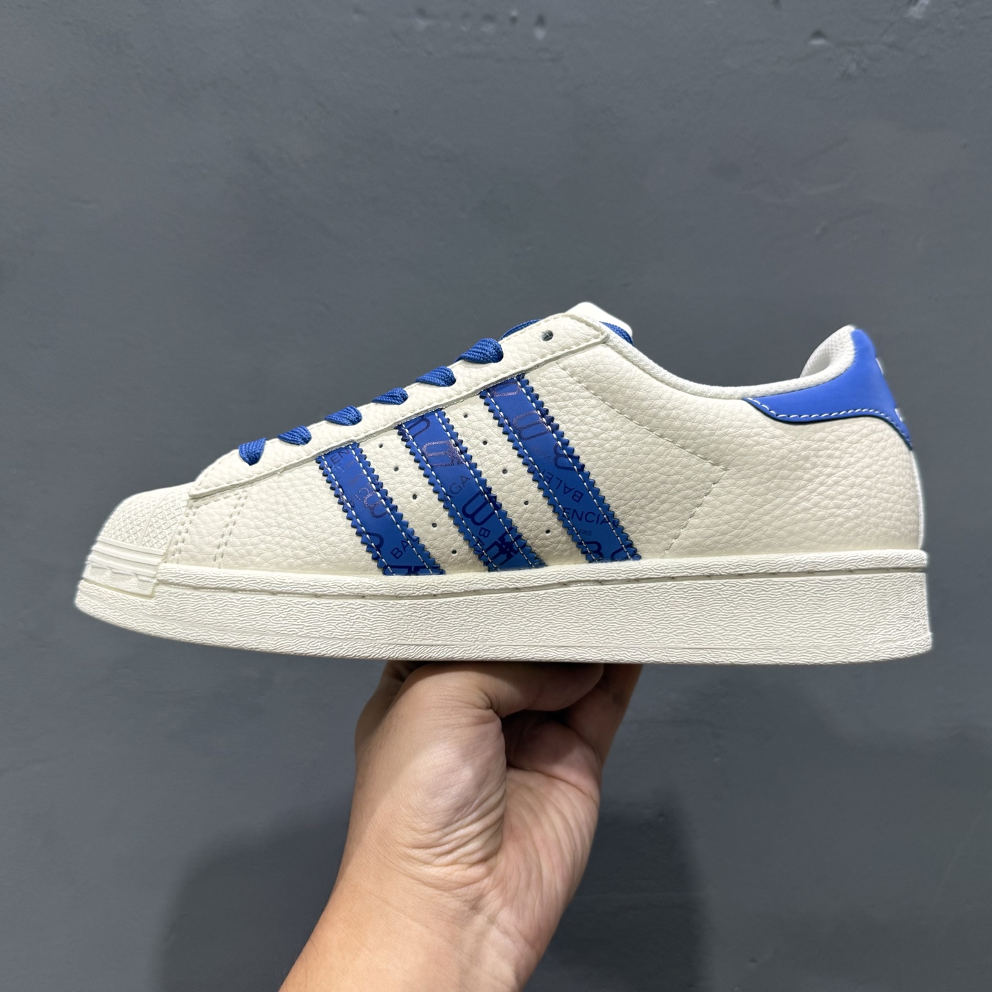 #纯原 CL x AD Originals Supertar#贝壳头巴黎世家联名限定 贴合柔软皮料蓝白配色 DS0014-High Quatity Cheap Brand wholesale wholesaler seller Clothes Bags handbags Sneakers Top Fashion Clothing Shoes from China Factory Chinese suppliers best Quality Beautiful Price #纯原 CL x AD Originals Supertar#贝壳头巴黎世家联名限定 贴合柔软皮料蓝白配色 DS0014