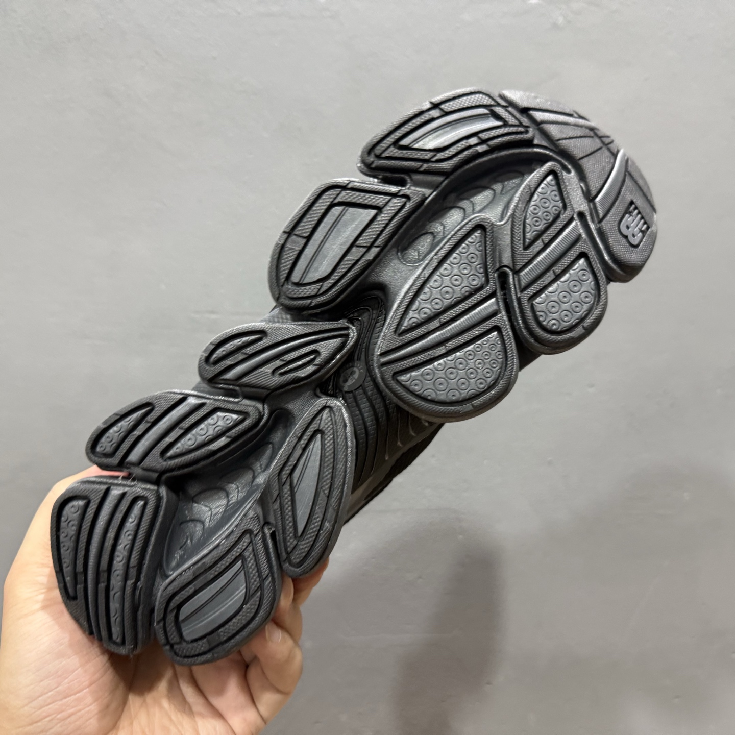 New Balance NB 2000 百搭舒适耐磨 低帮跑步鞋 男女同款 银黑 U2000BAP-High Quatity Cheap Brand wholesale wholesaler seller Clothes Bags handbags Sneakers Top Fashion Clothing Shoes from China Factory Chinese suppliers best Quality Beautiful Price New Balance NB 2000 百搭舒适耐磨 低帮跑步鞋 男女同款 银黑 U2000BAP