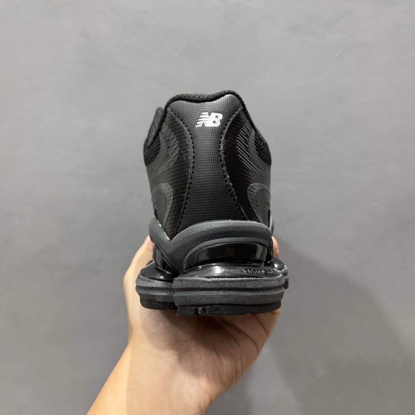 New Balance NB 2000 百搭舒适耐磨 低帮跑步鞋 男女同款 银黑 U2000BAP-High Quatity Cheap Brand wholesale wholesaler seller Clothes Bags handbags Sneakers Top Fashion Clothing Shoes from China Factory Chinese suppliers best Quality Beautiful Price New Balance NB 2000 百搭舒适耐磨 低帮跑步鞋 男女同款 银黑 U2000BAP