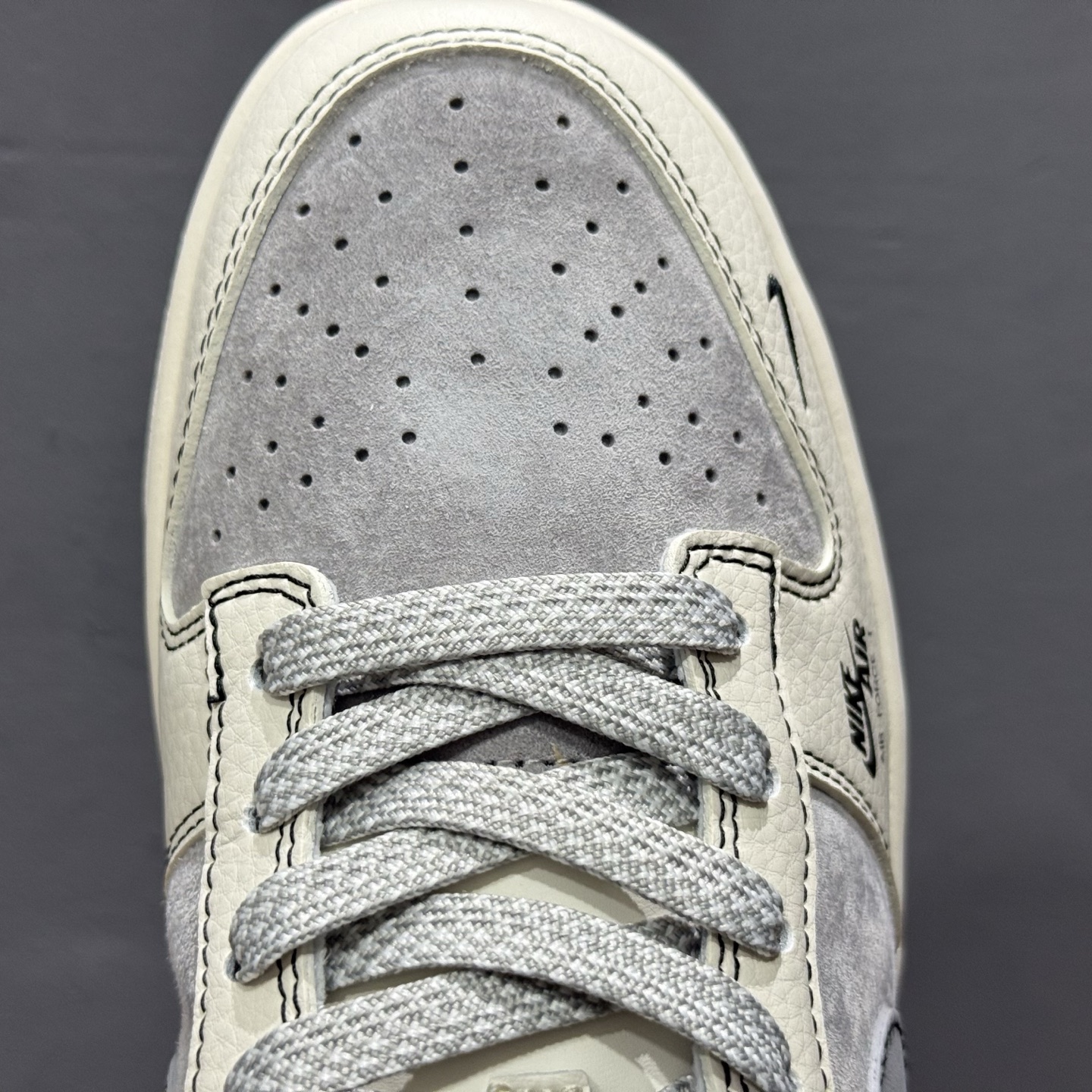 XC版Nike SB Dunk Low x Stussy 白蓝红绑带 SJ2068-302